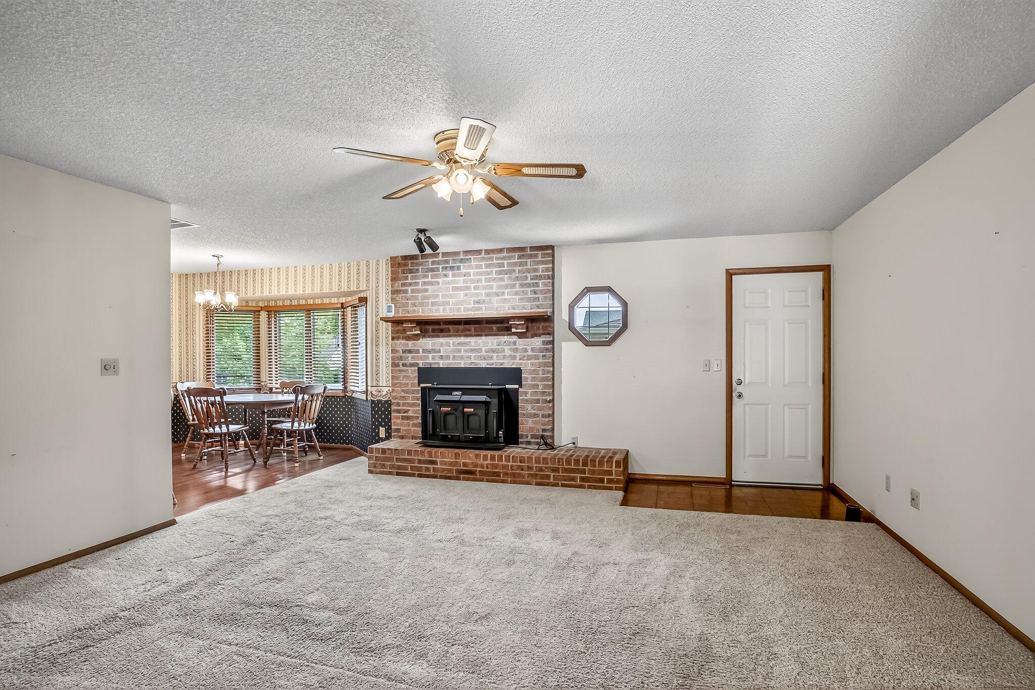 2812 East Linwood Street Property Photo 8