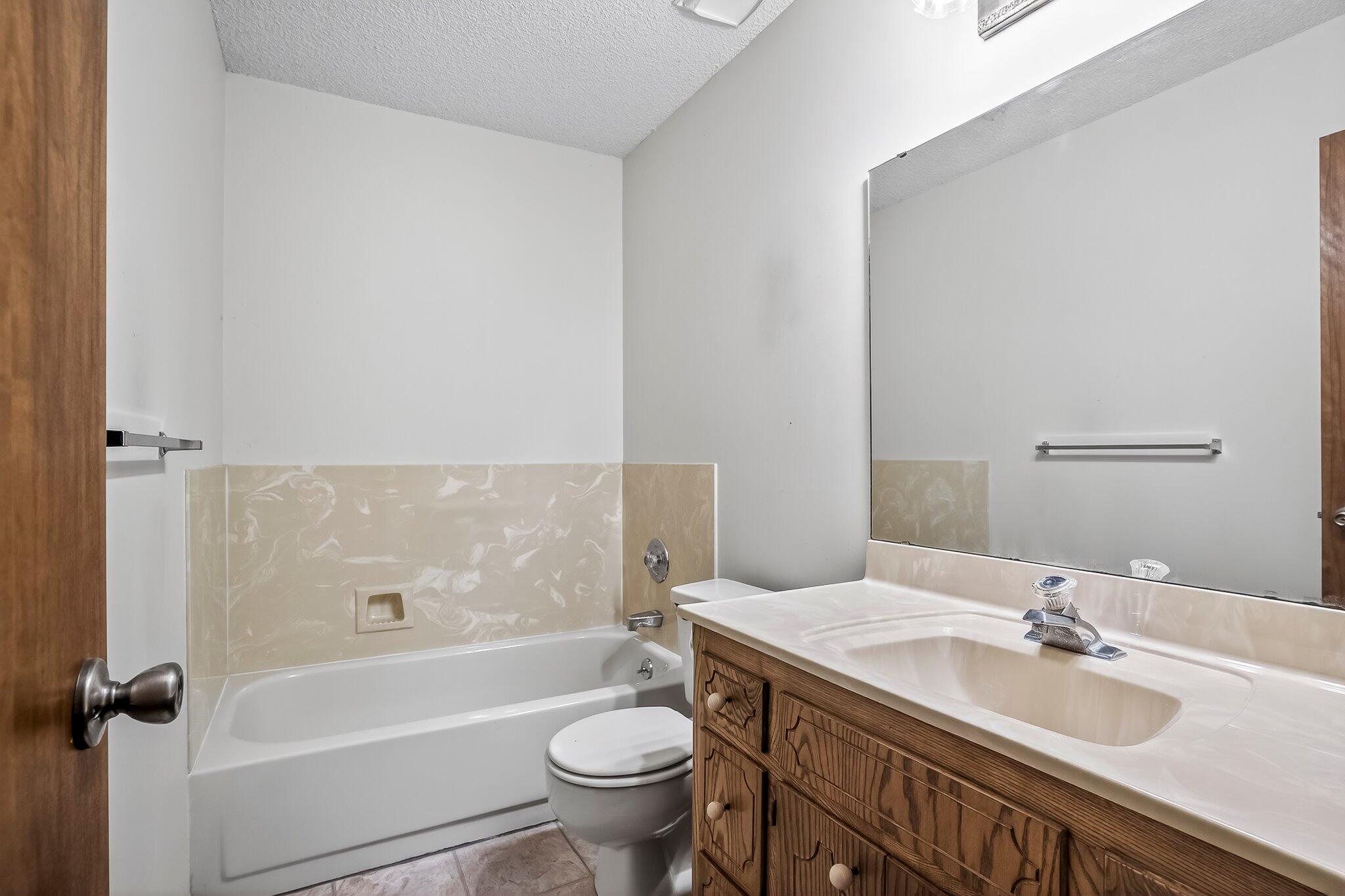 2812 East Linwood Street Property Photo 16