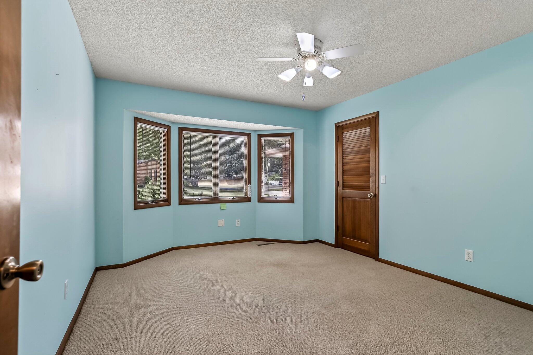 2812 East Linwood Street Property Photo 17