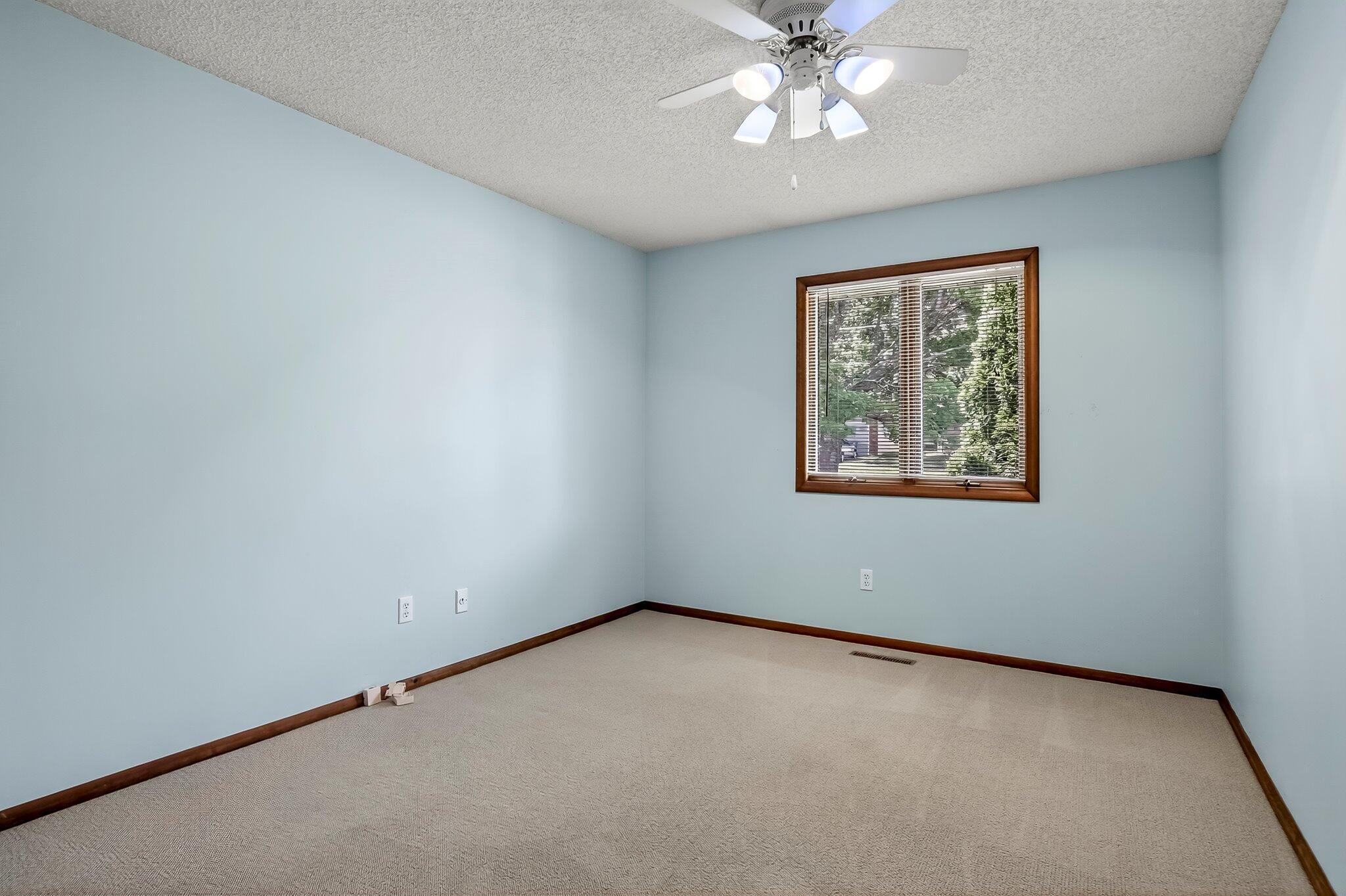 2812 East Linwood Street Property Photo 18