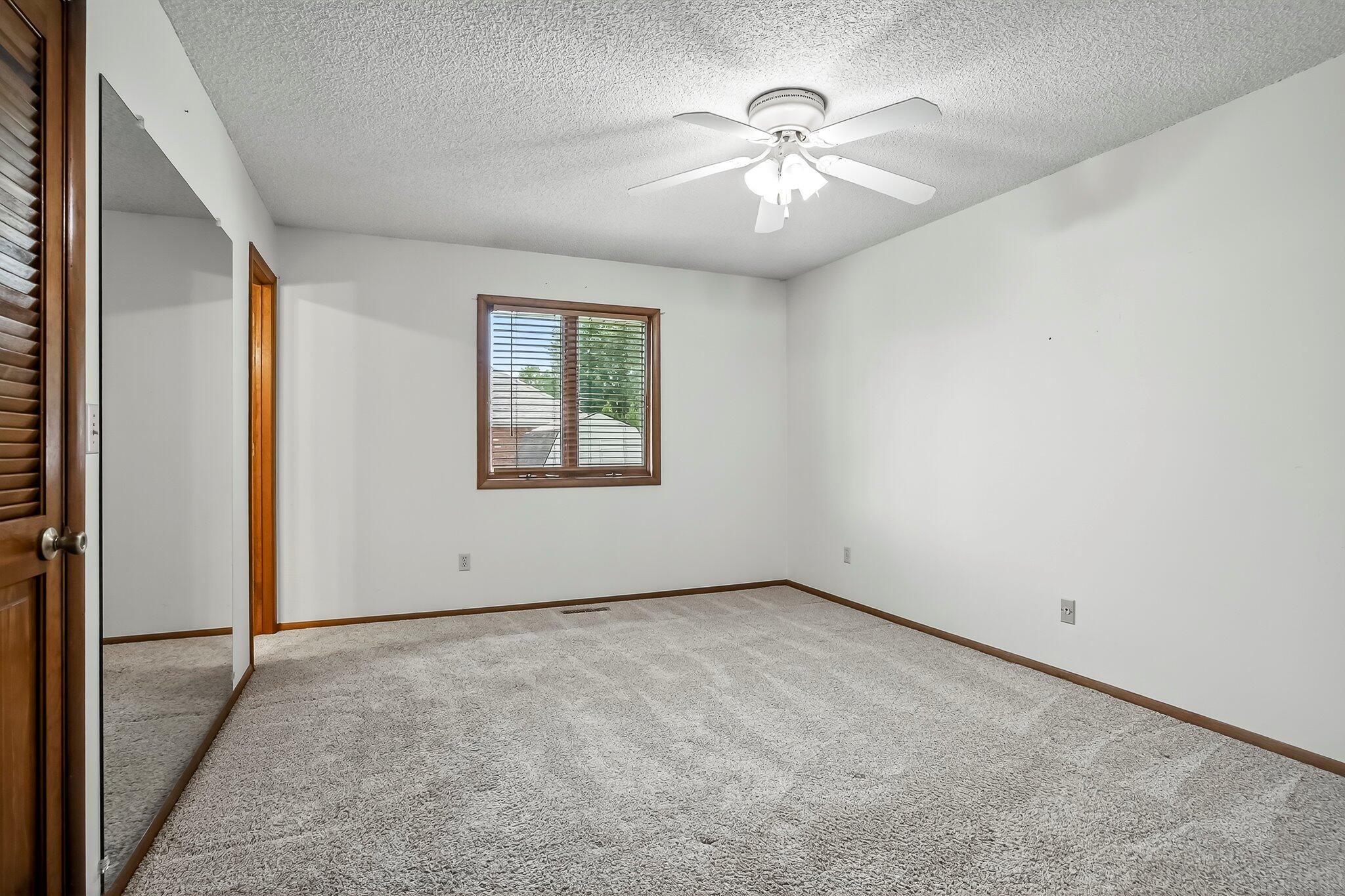 2812 East Linwood Street Property Photo 19