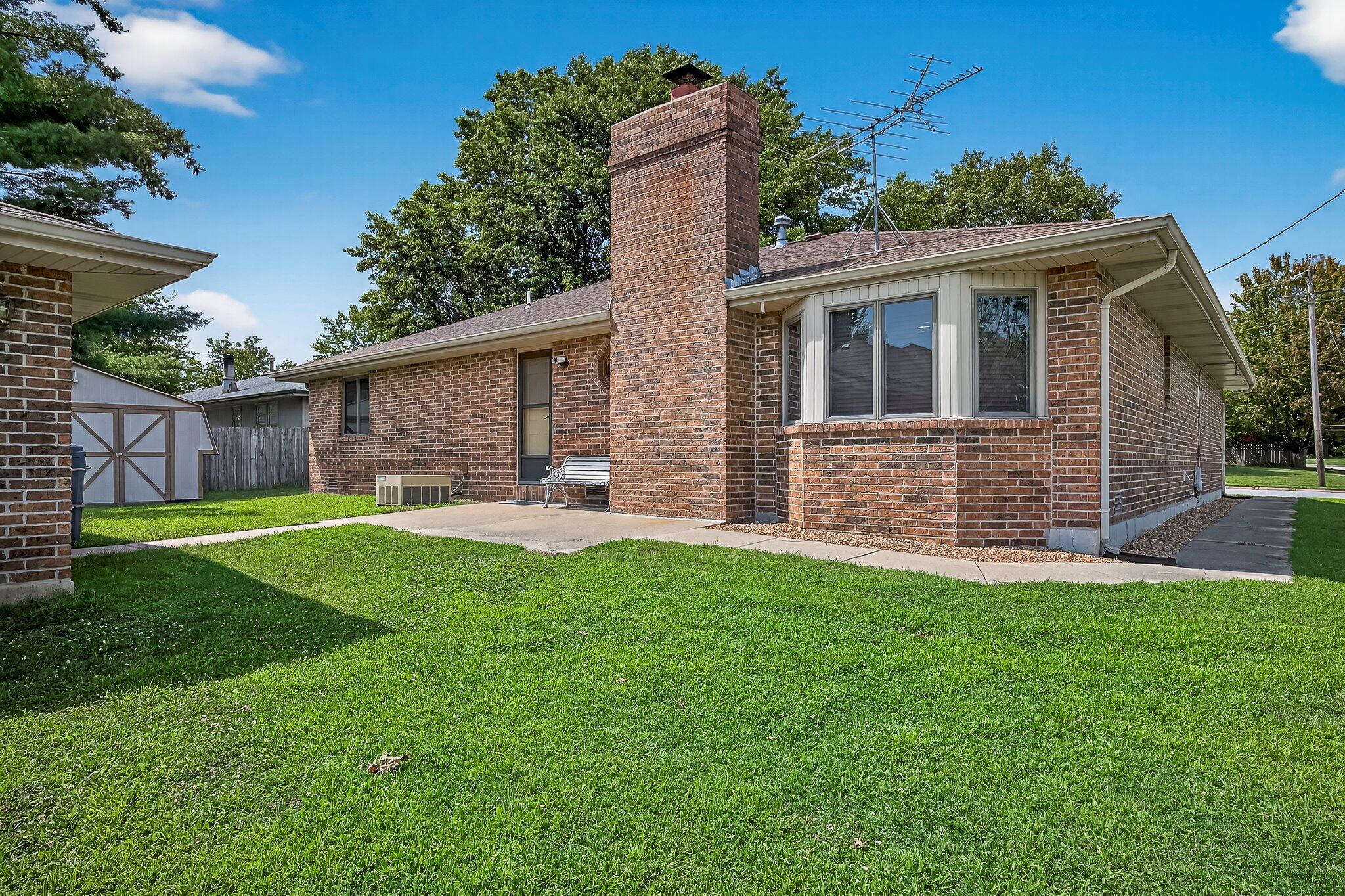 2812 East Linwood Street Property Photo 23