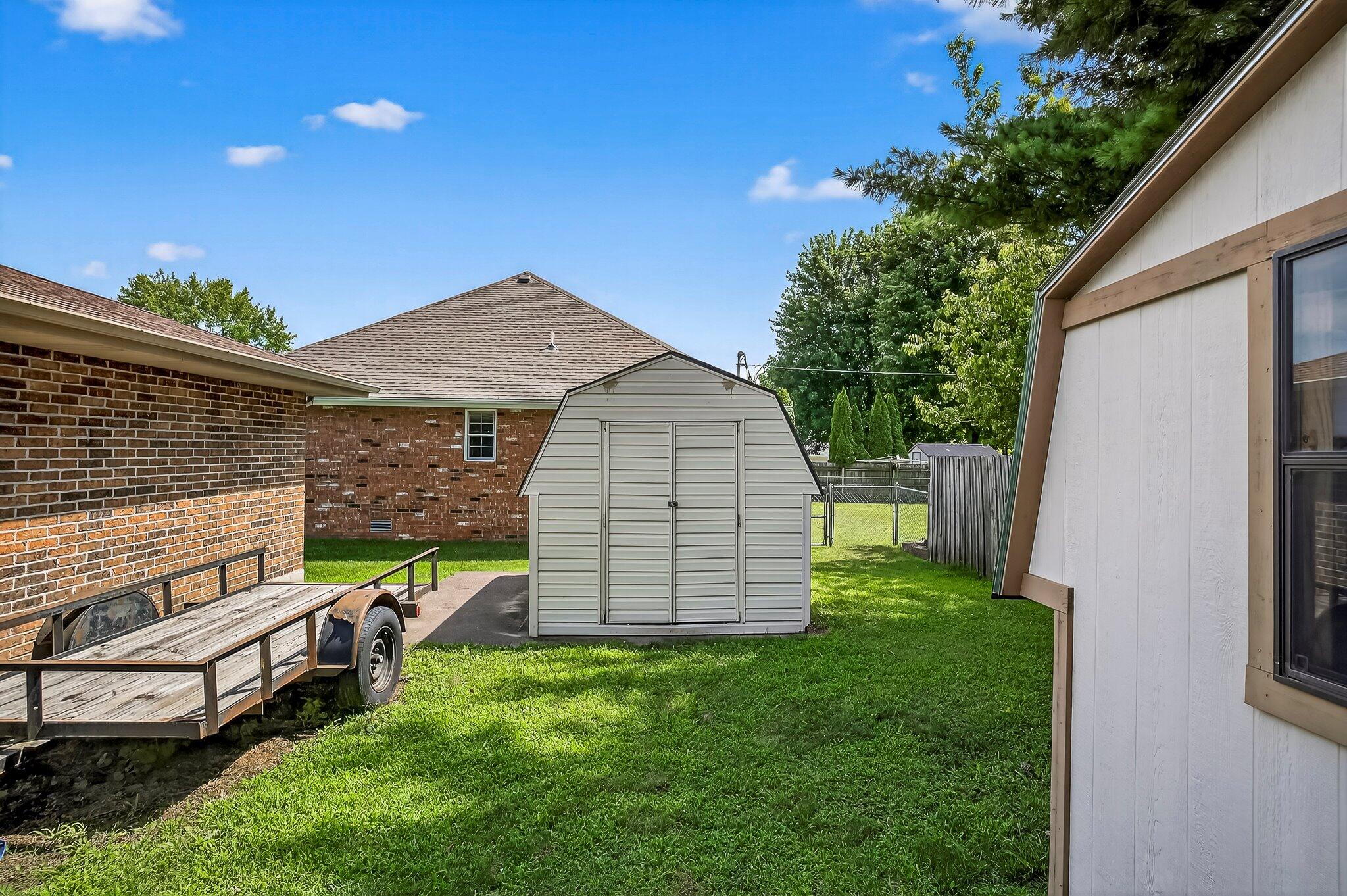 2812 East Linwood Street Property Photo 25