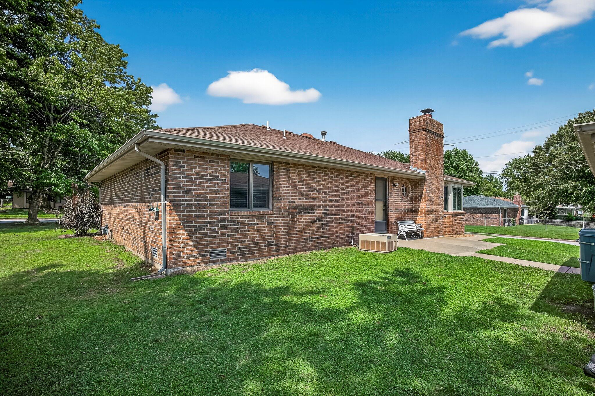 2812 East Linwood Street Property Photo 26