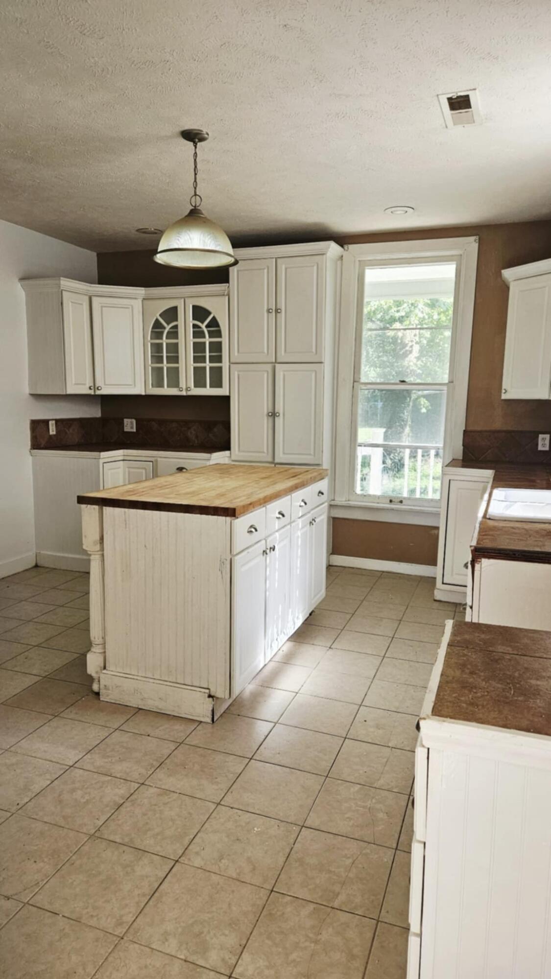 111 West 8th Street Property Photo 4