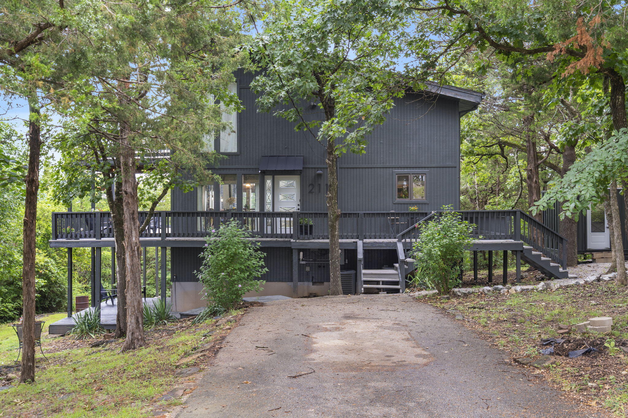 211 Sunset Drive Property Photo 1