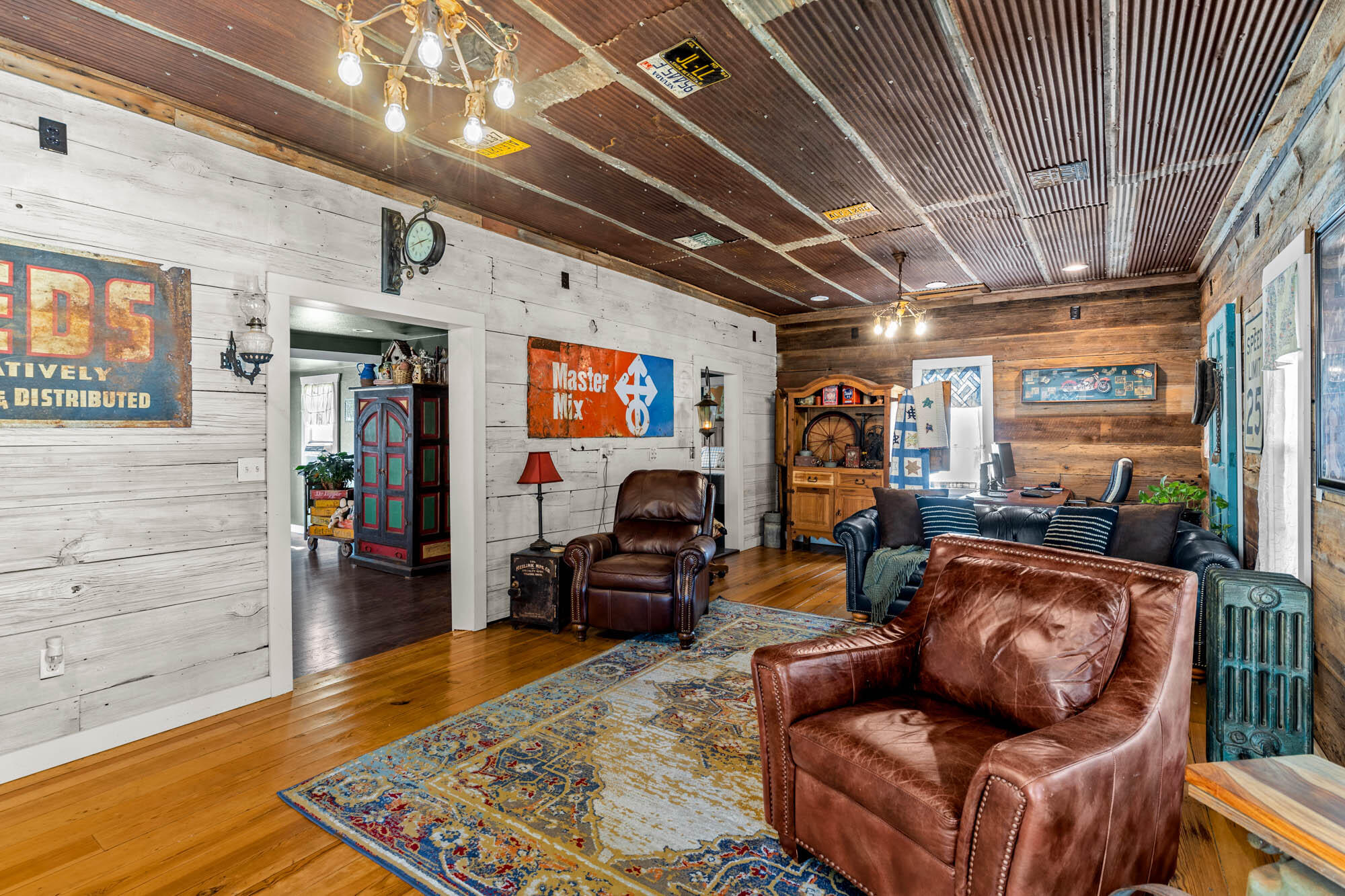 208 East Washington Street Property Photo 4