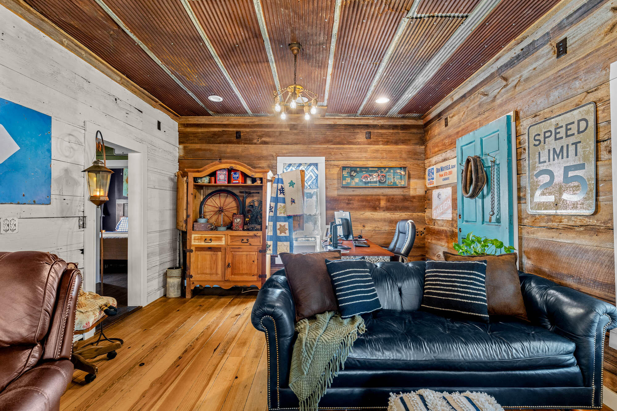 208 East Washington Street Property Photo 5