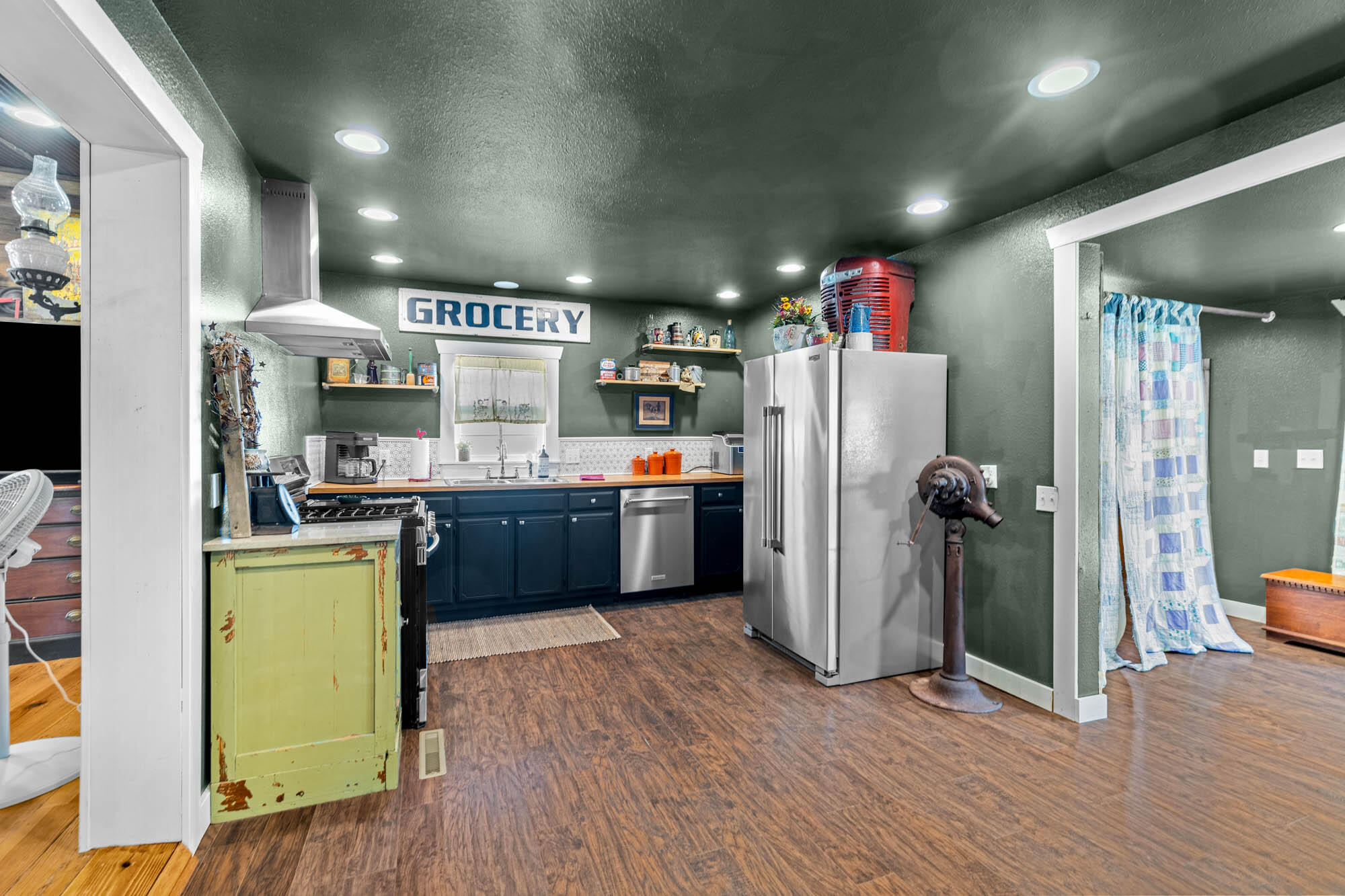 208 East Washington Street Property Photo 7