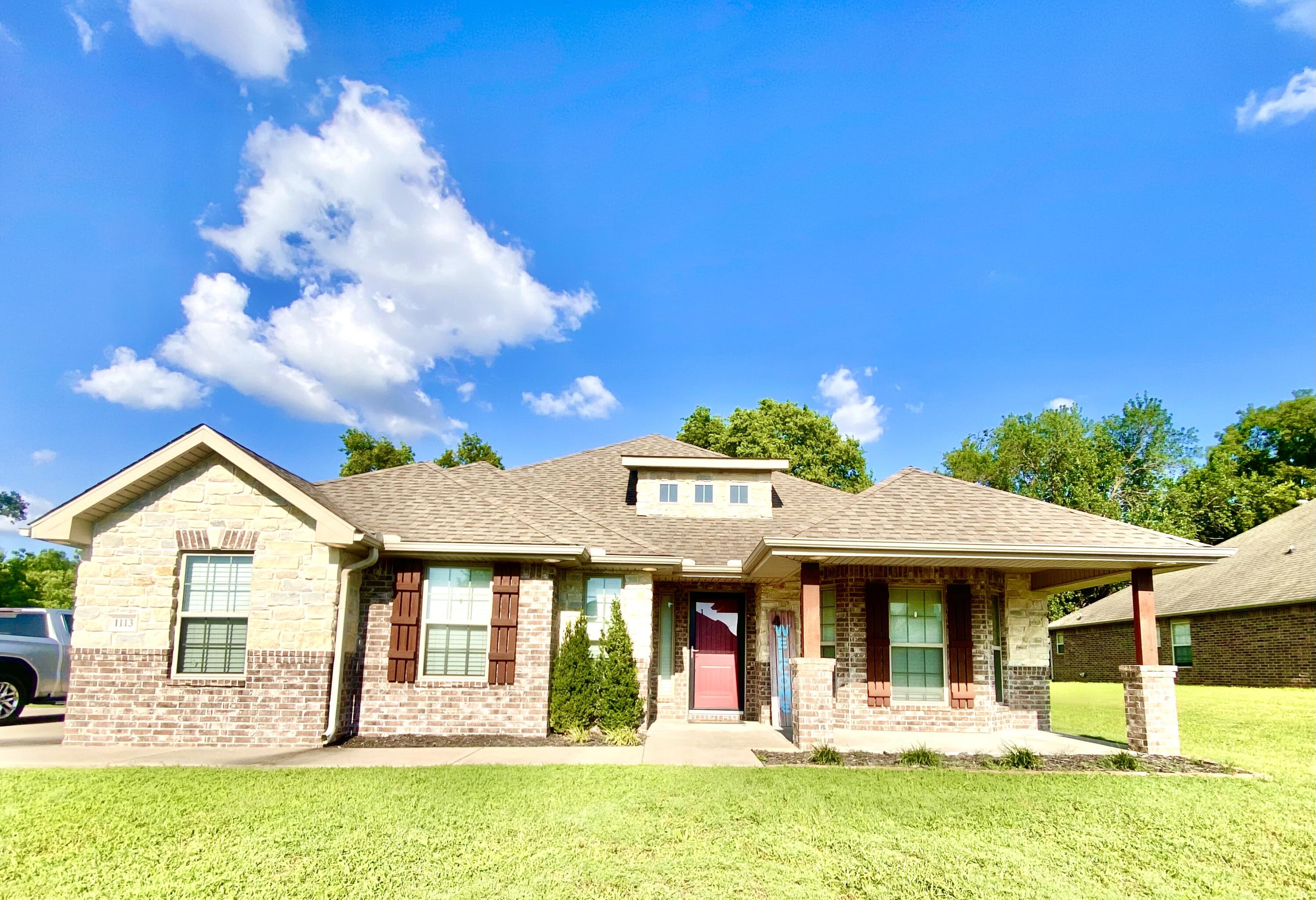 1113 Chesterfield Drive Property Photo 1