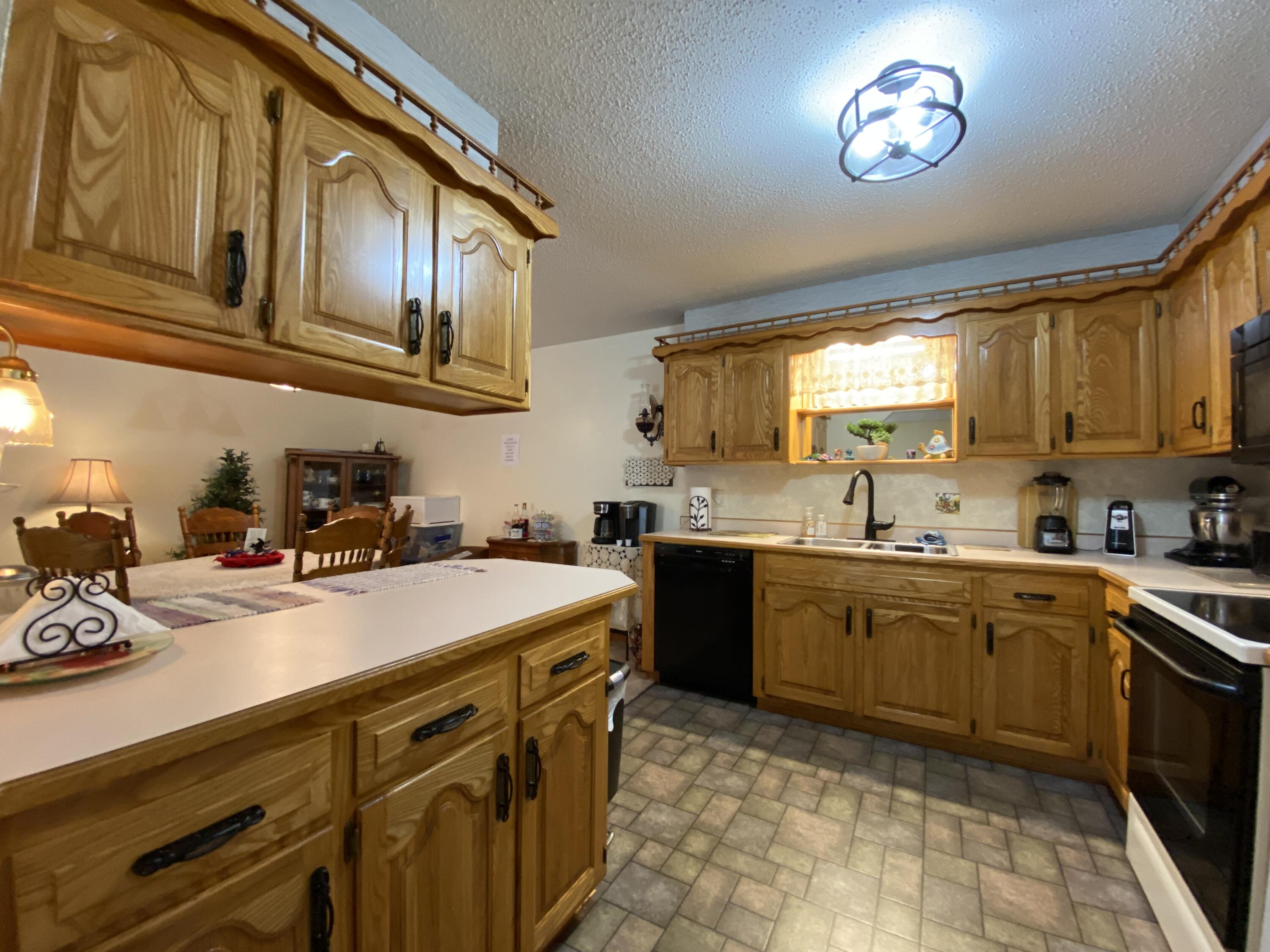 170 Wilshire Drive Property Photo 8