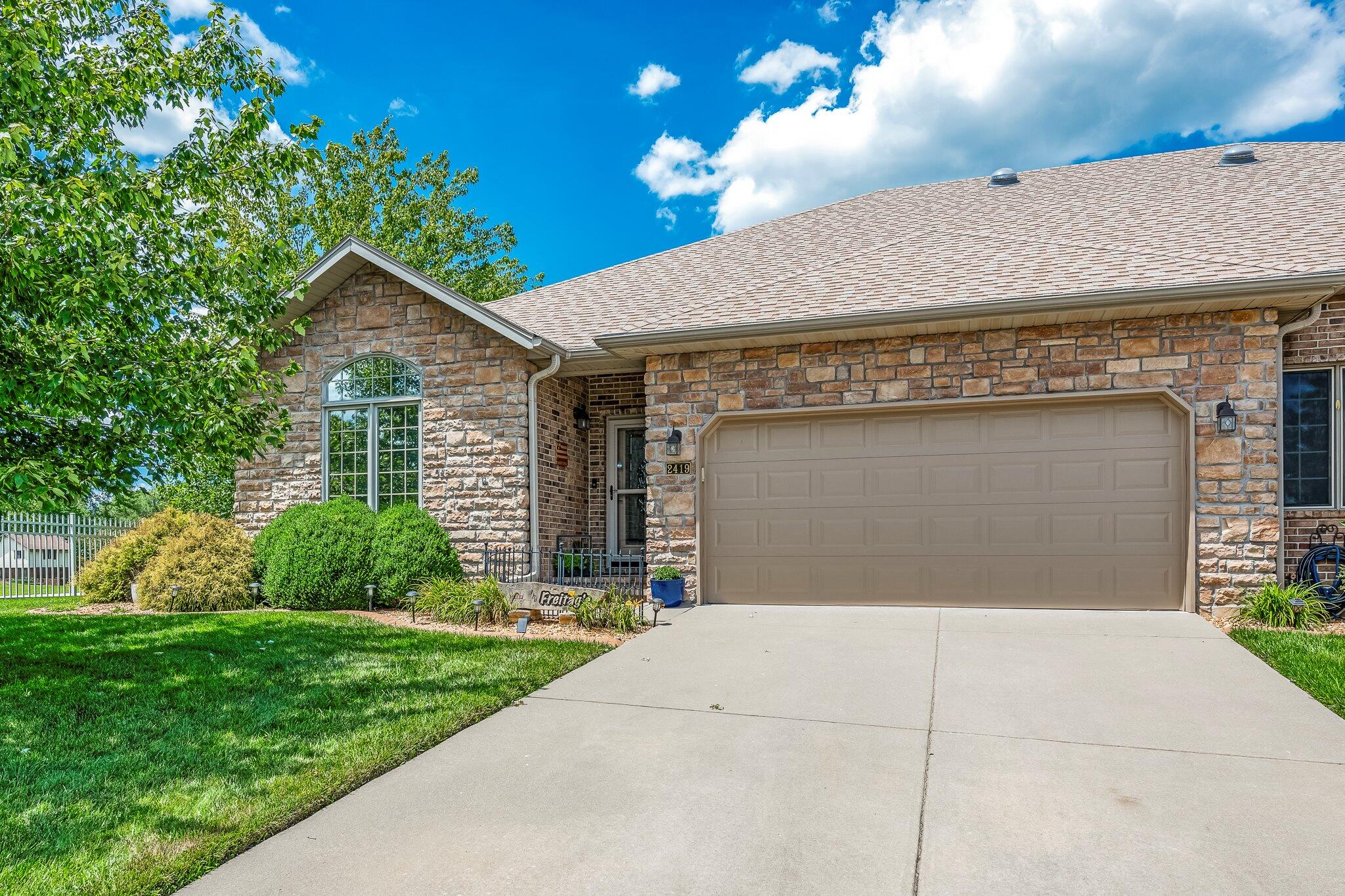 2419 West Deerbrooke Trail Property Photo 1