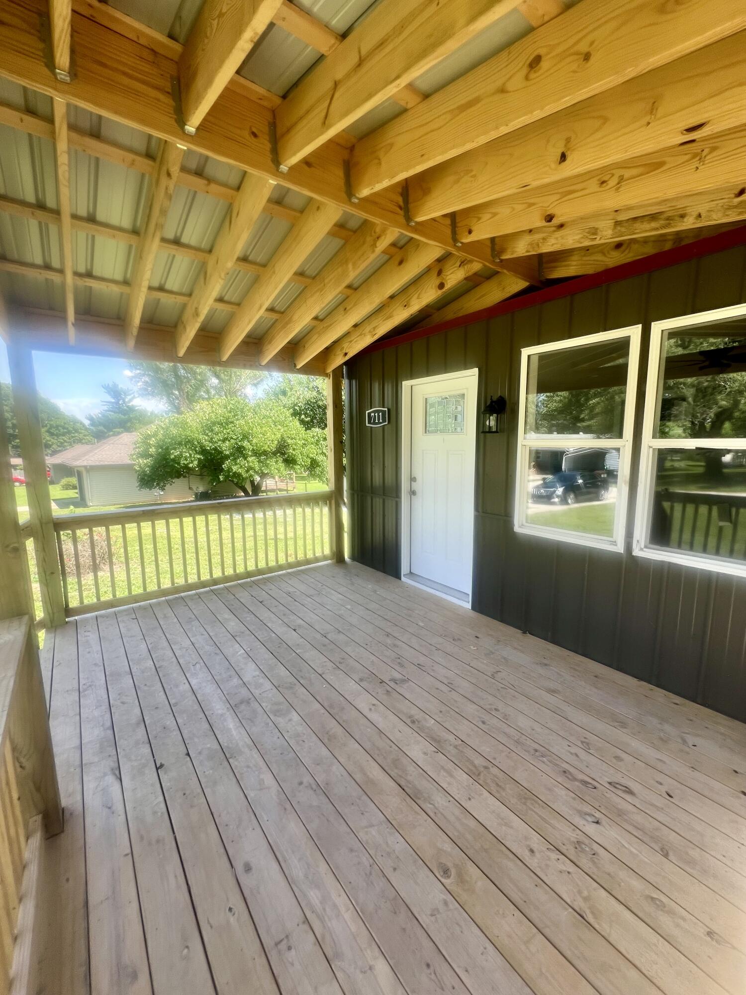 711 West Woodbine Road Property Photo 3