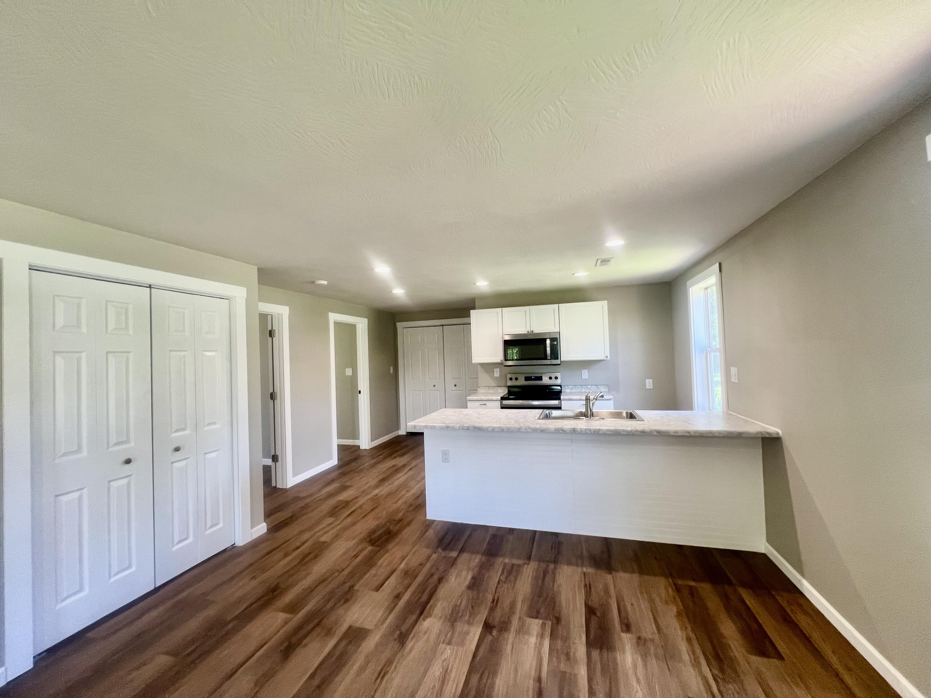 711 West Woodbine Road Property Photo 6