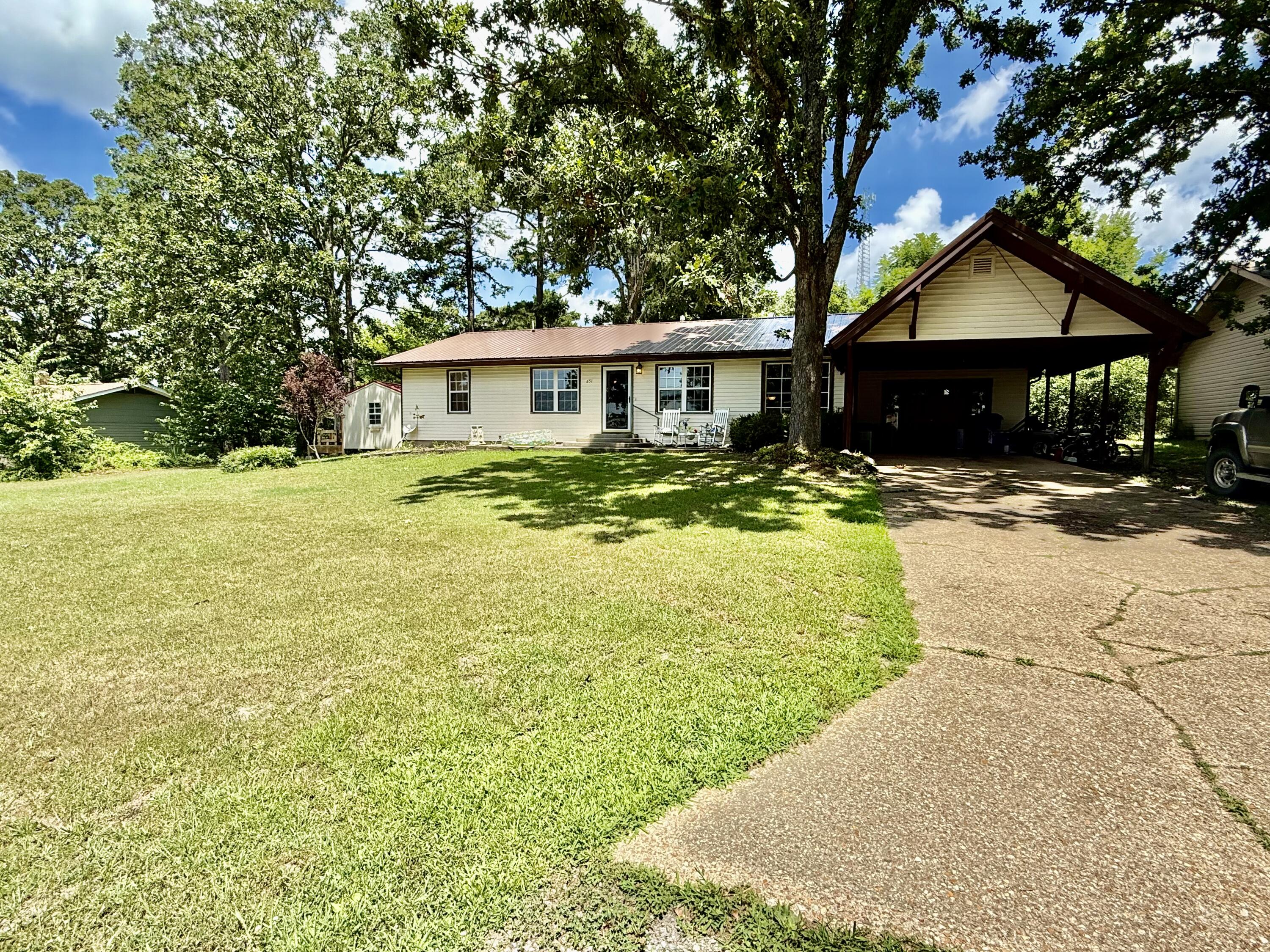 651 Plainview Drive Property Photo 2