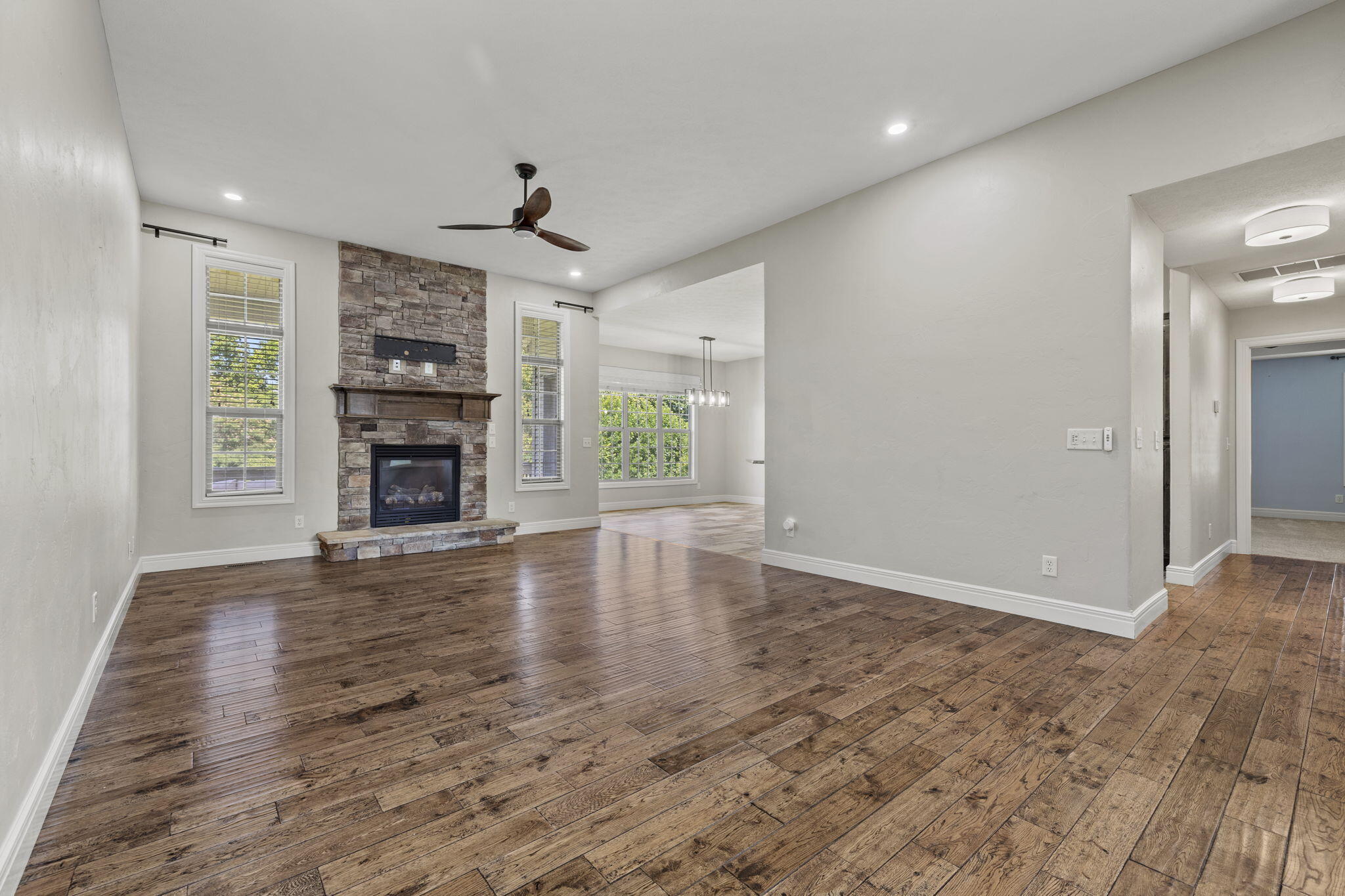 5323 South Carson Street Property Photo 8