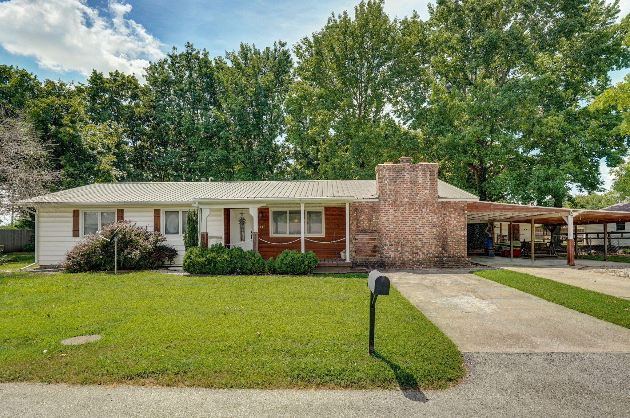 1343 Woodlawn Avenue Property Photo 1