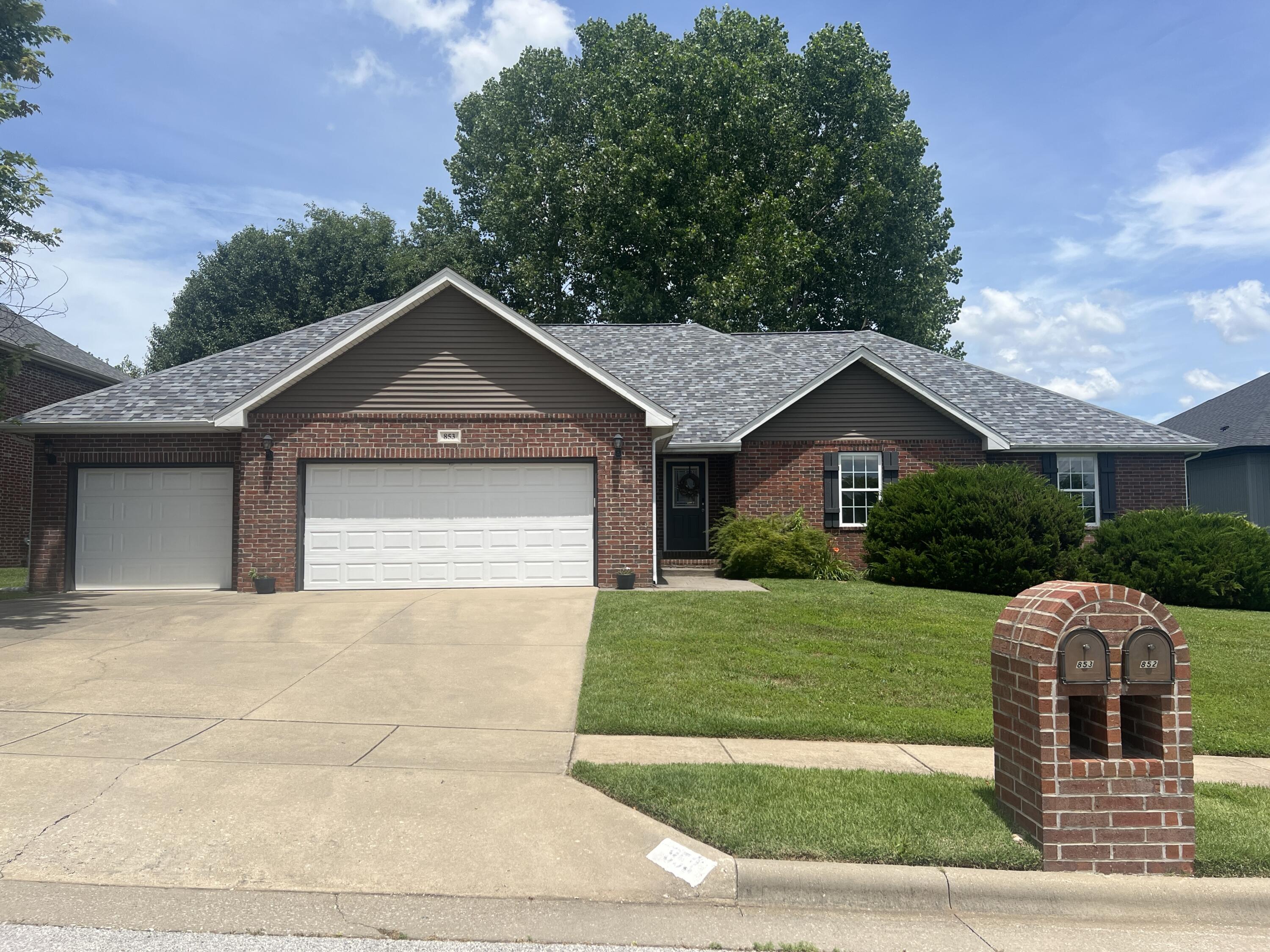 853 East Meadow Garden Court Property Photo 1