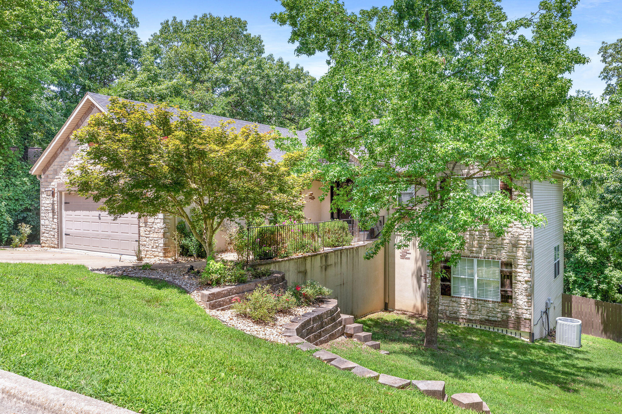 277 Country Bluff Drive Property Photo 2