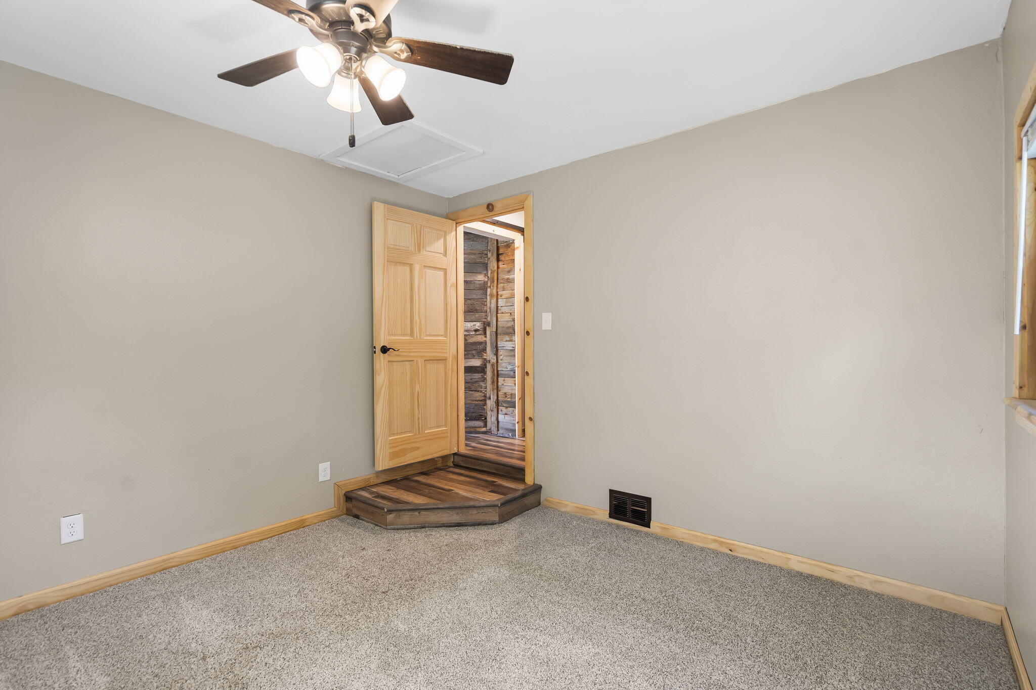 594 Labradore Lane Property Photo 19