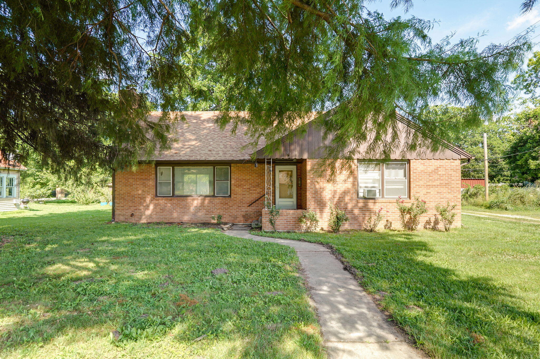 304 North Main Street Property Photo 1