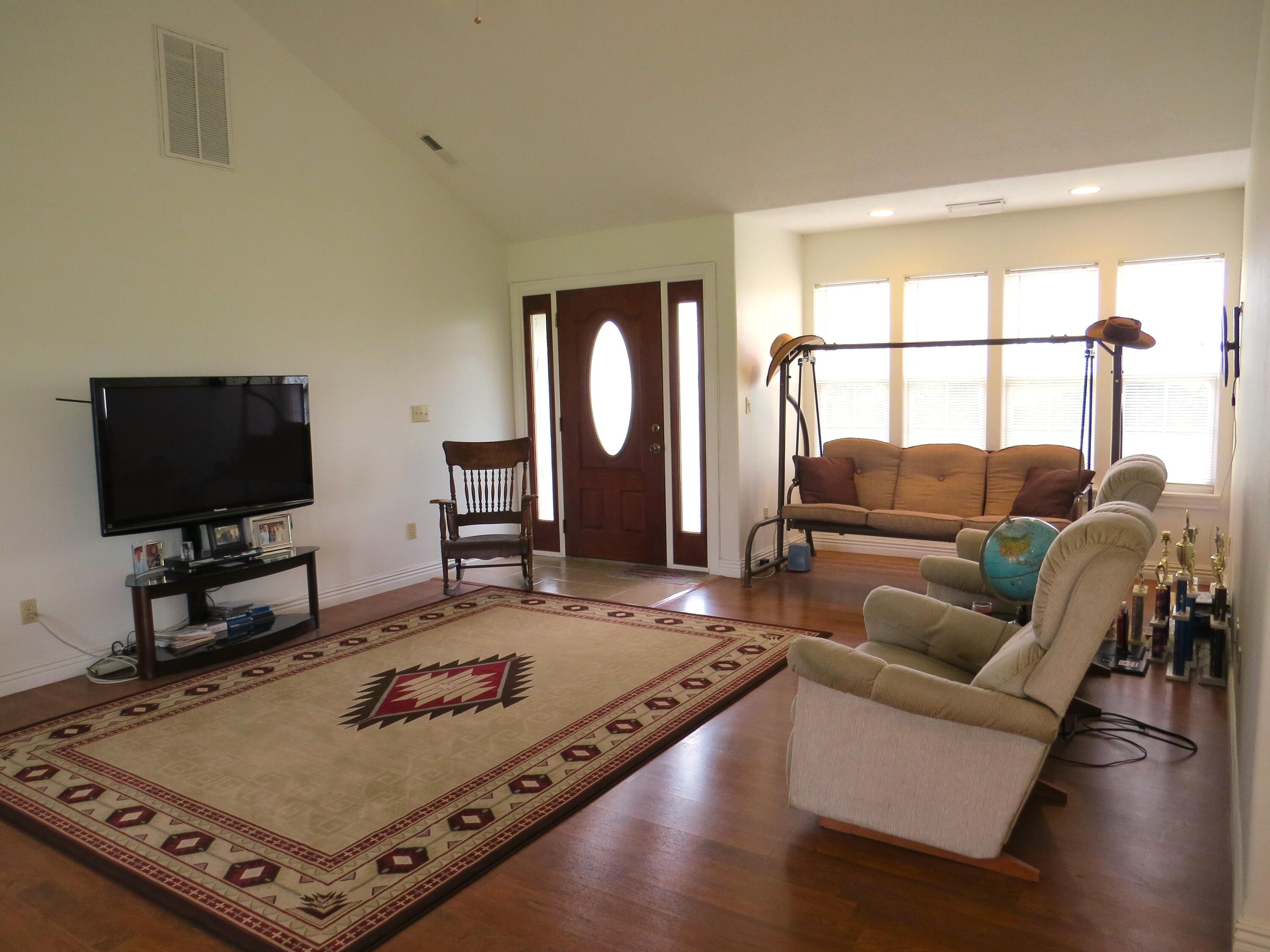 8861 Farm Road 2212 Property Photo 13