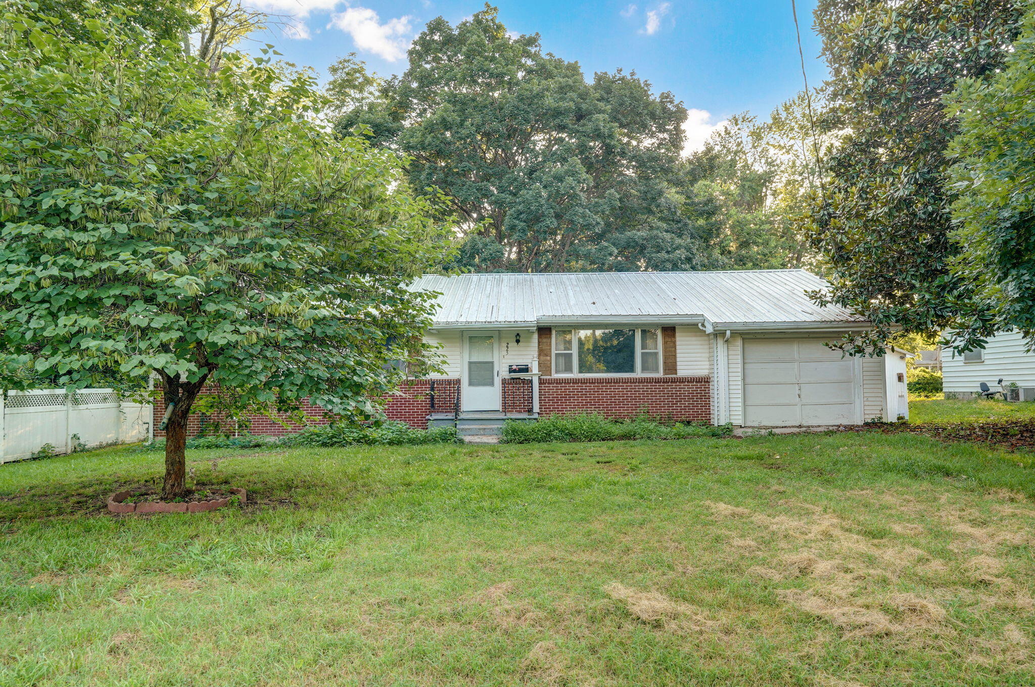 225 South Main Street Property Photo 1