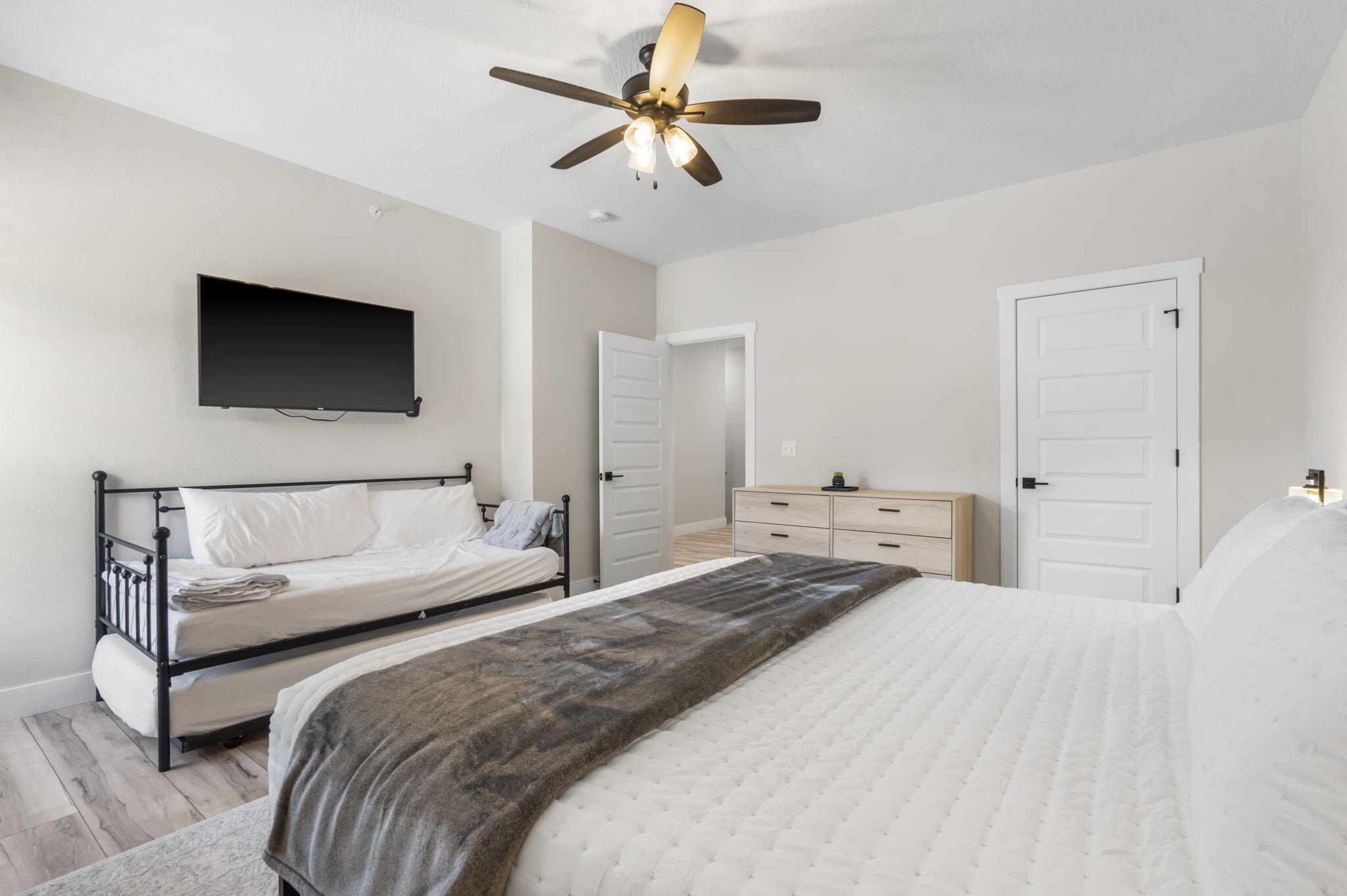 121 Frontier Way Property Photo 36