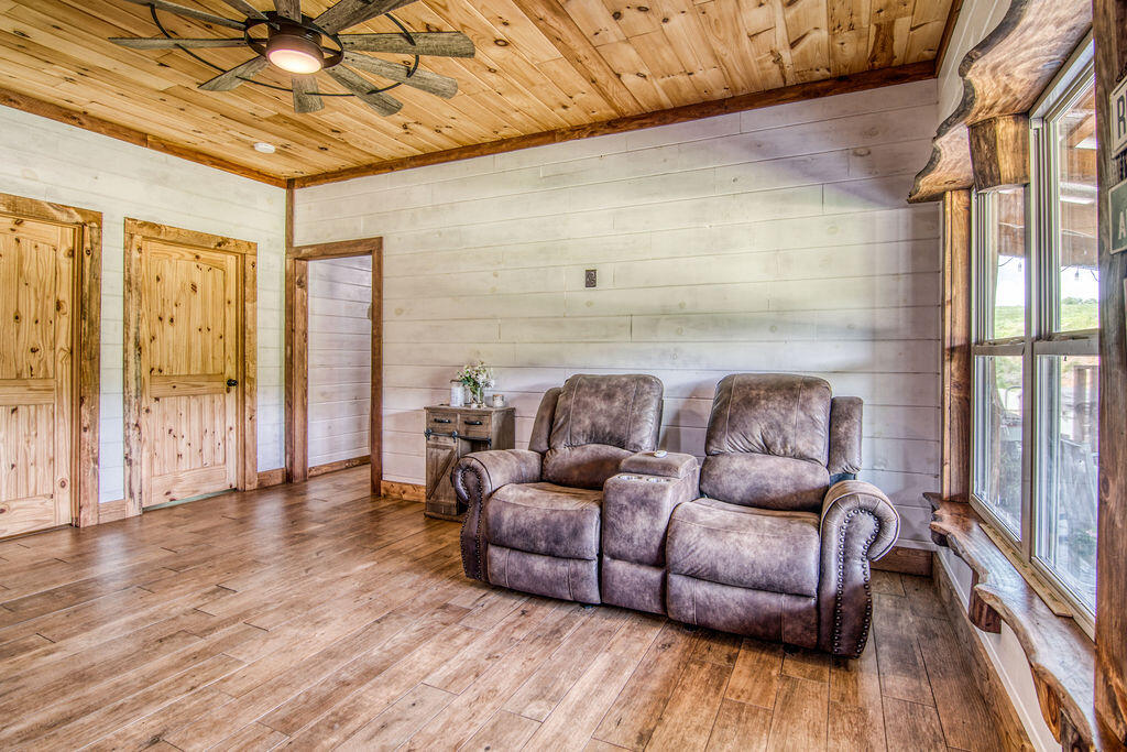32103 State Highway 413 Property Photo 14