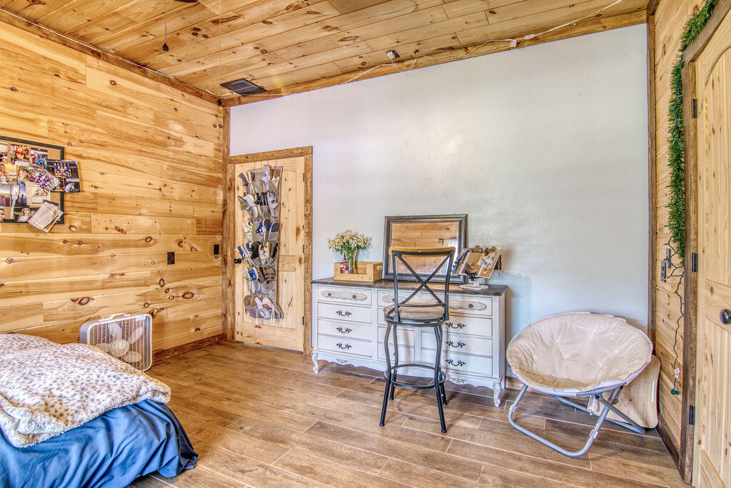 32103 State Highway 413 Property Photo 25