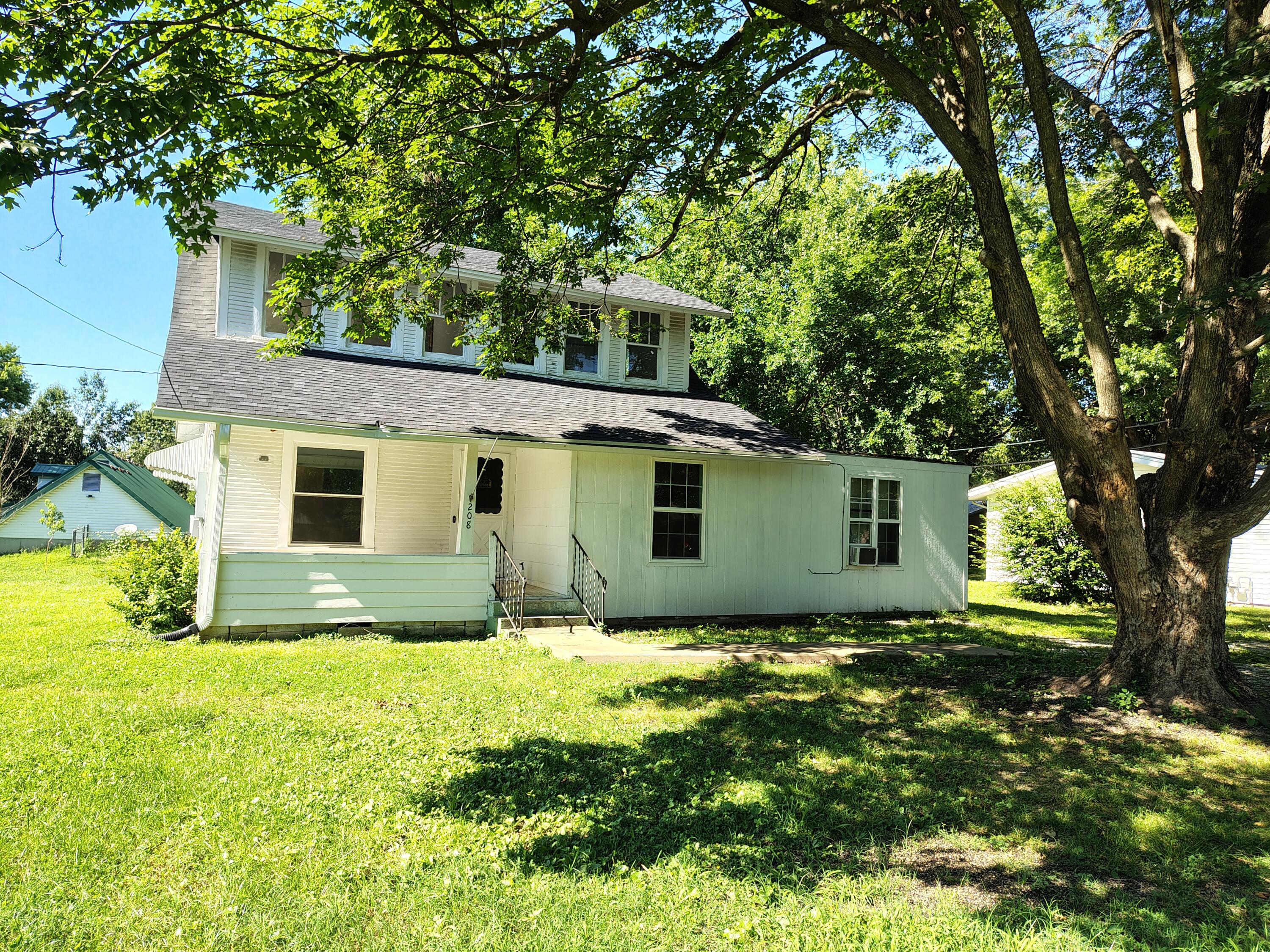 208 East Maud Ave Property Photo 1