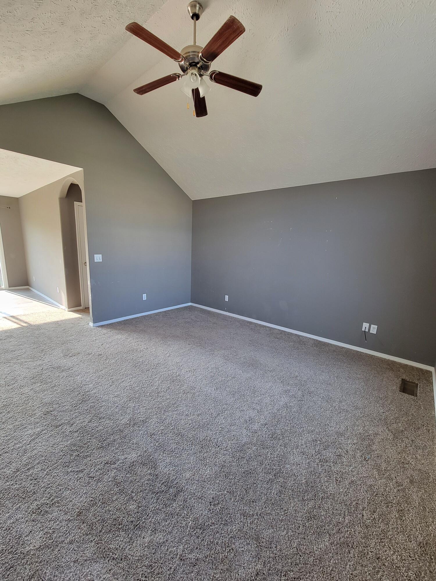 100 Hawthorn Avenue Property Photo 5