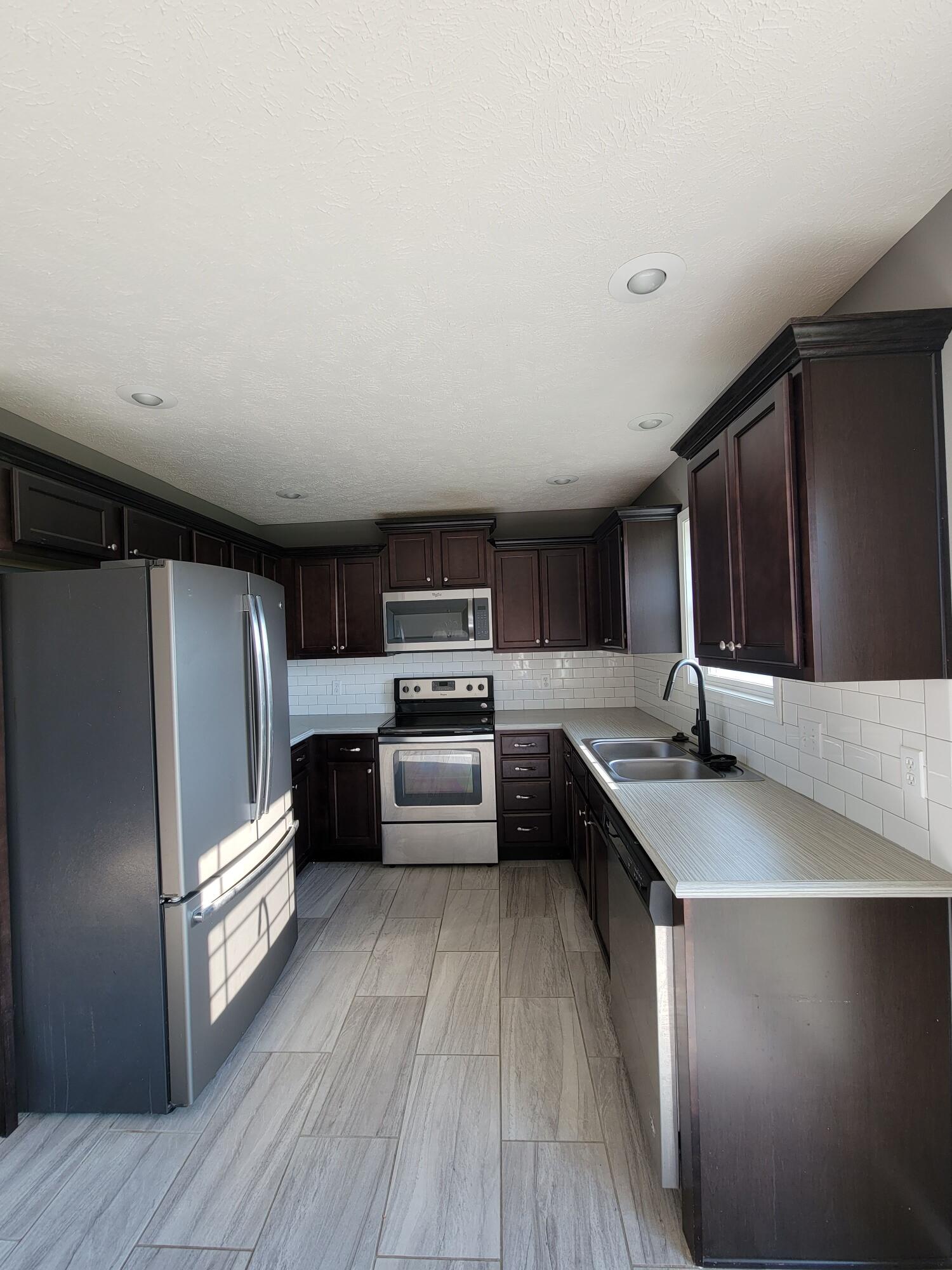 100 Hawthorn Avenue Property Photo 7
