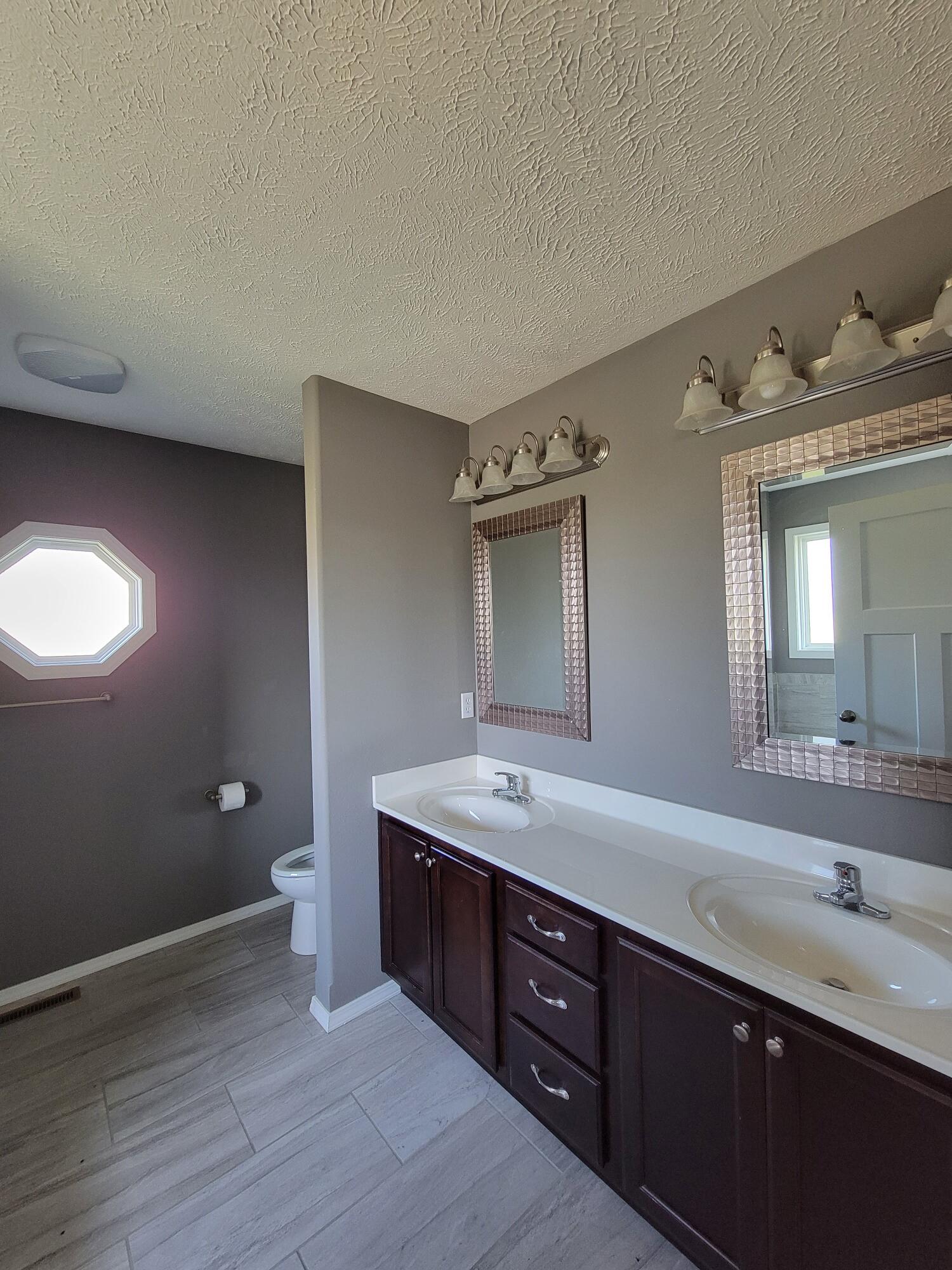 100 Hawthorn Avenue Property Photo 10