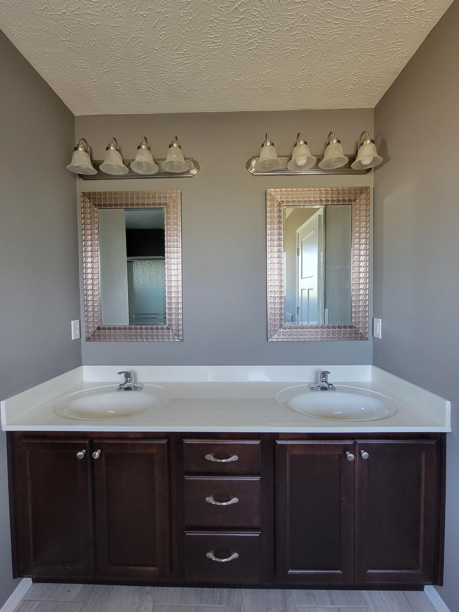 100 Hawthorn Avenue Property Photo 11