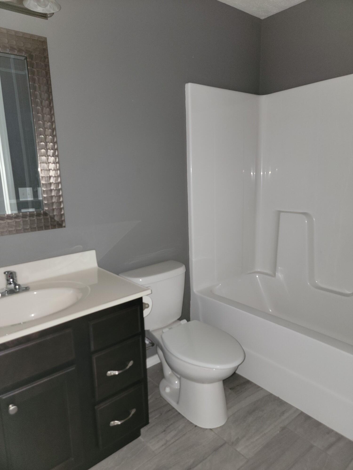 100 Hawthorn Avenue Property Photo 20