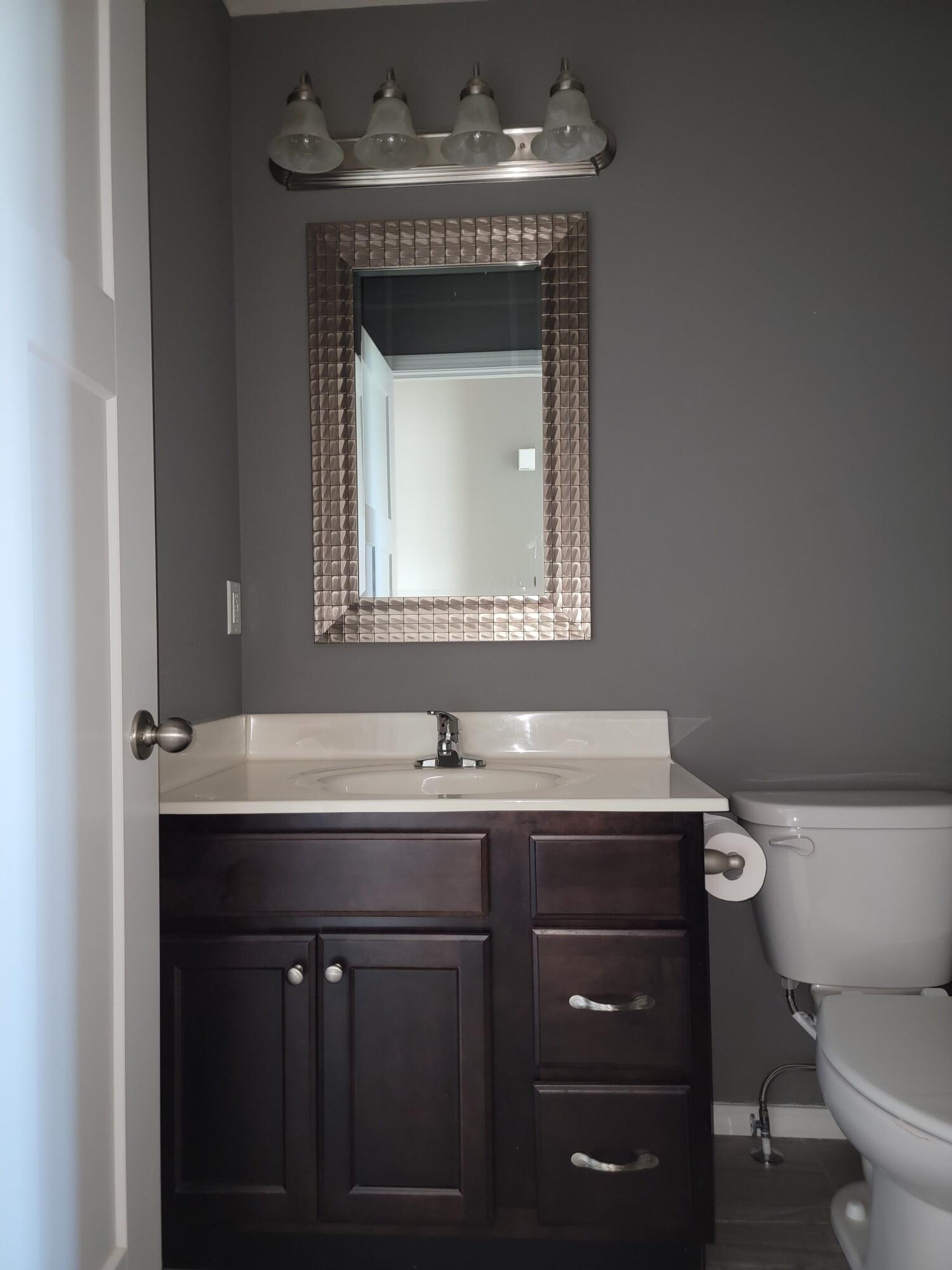 100 Hawthorn Avenue Property Photo 21