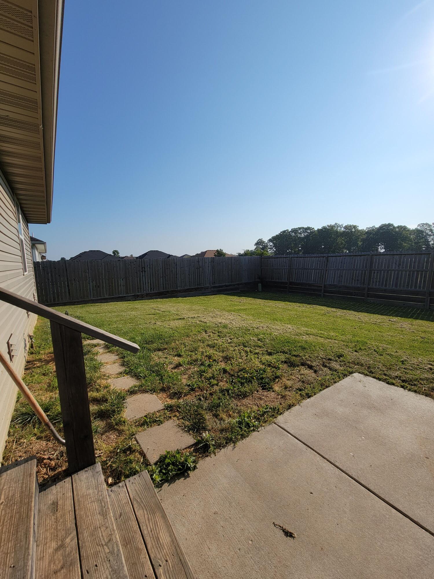 100 Hawthorn Avenue Property Photo 23