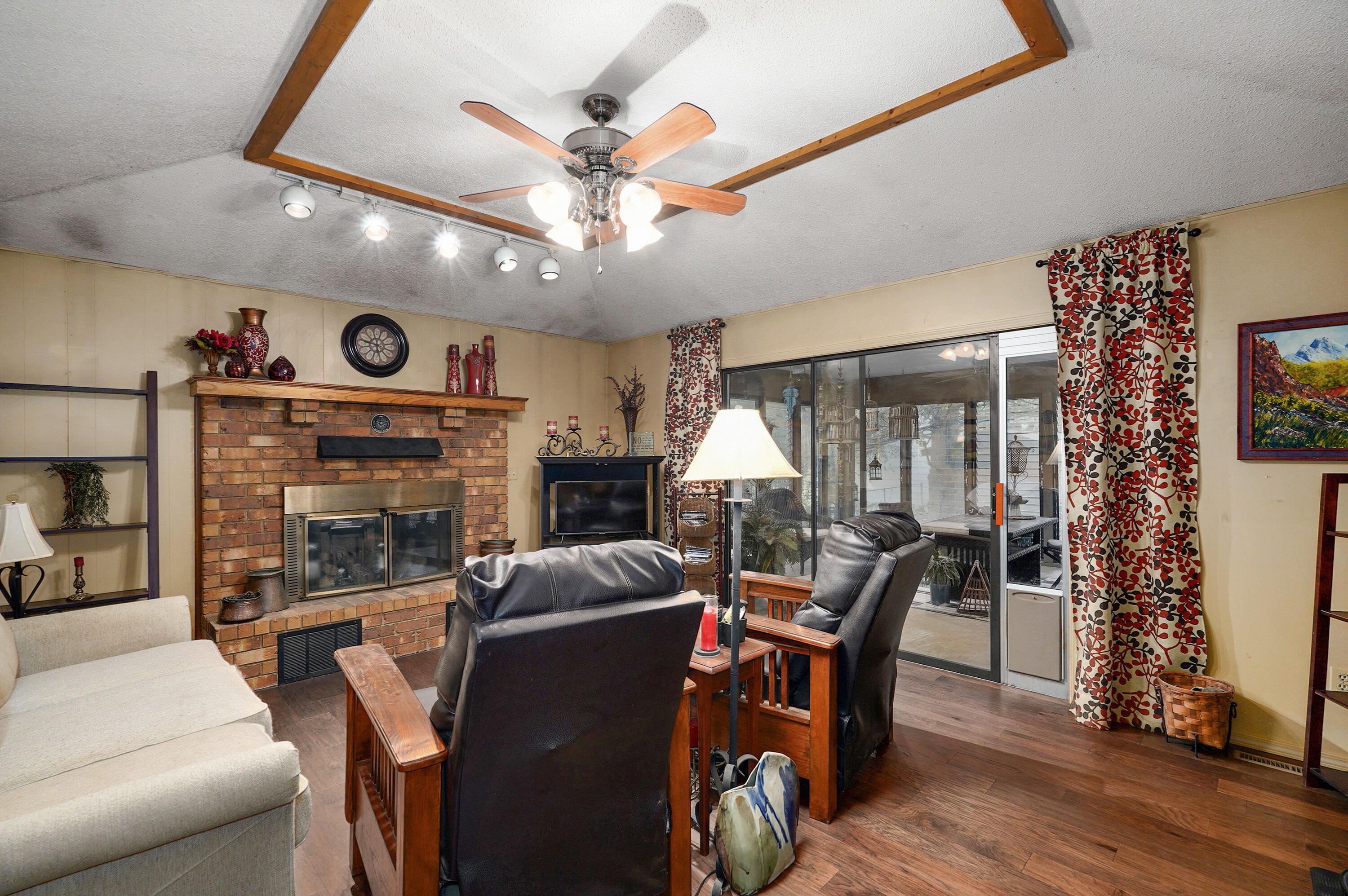 667 South Broadview Drive Property Photo 12