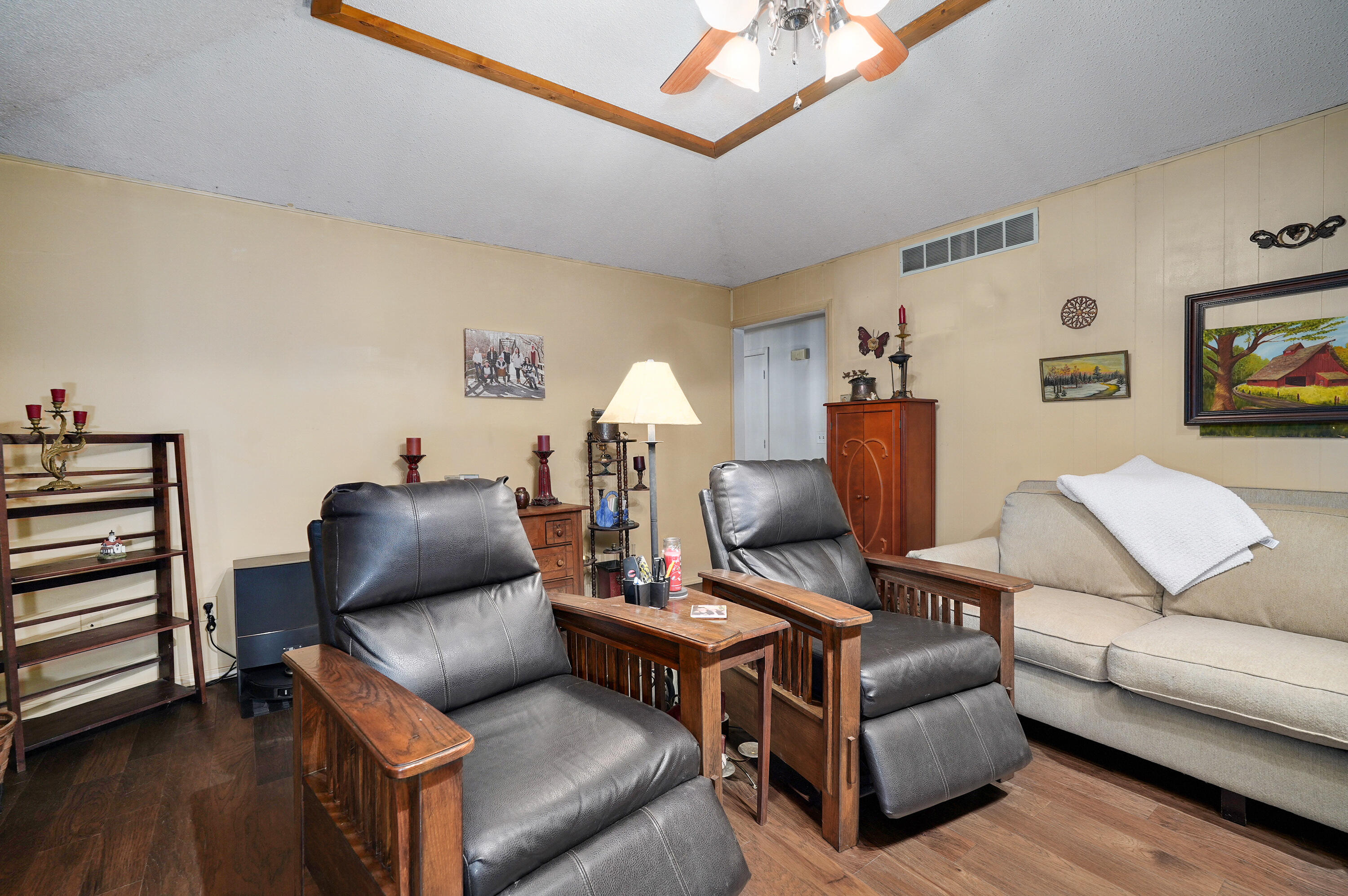 667 South Broadview Drive Property Photo 14