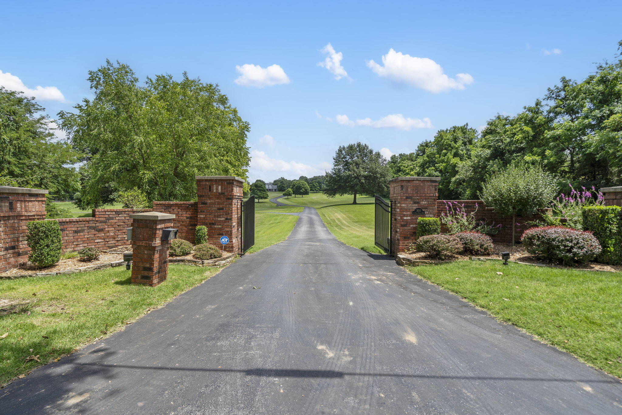 4671 East Beaux Creek Lane Property Photo 6