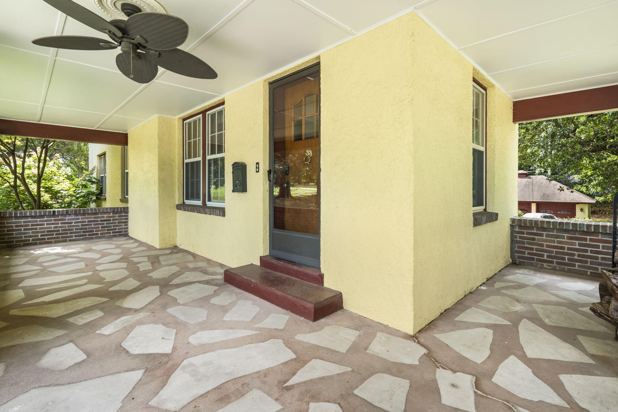 519 East South Street Property Photo 5