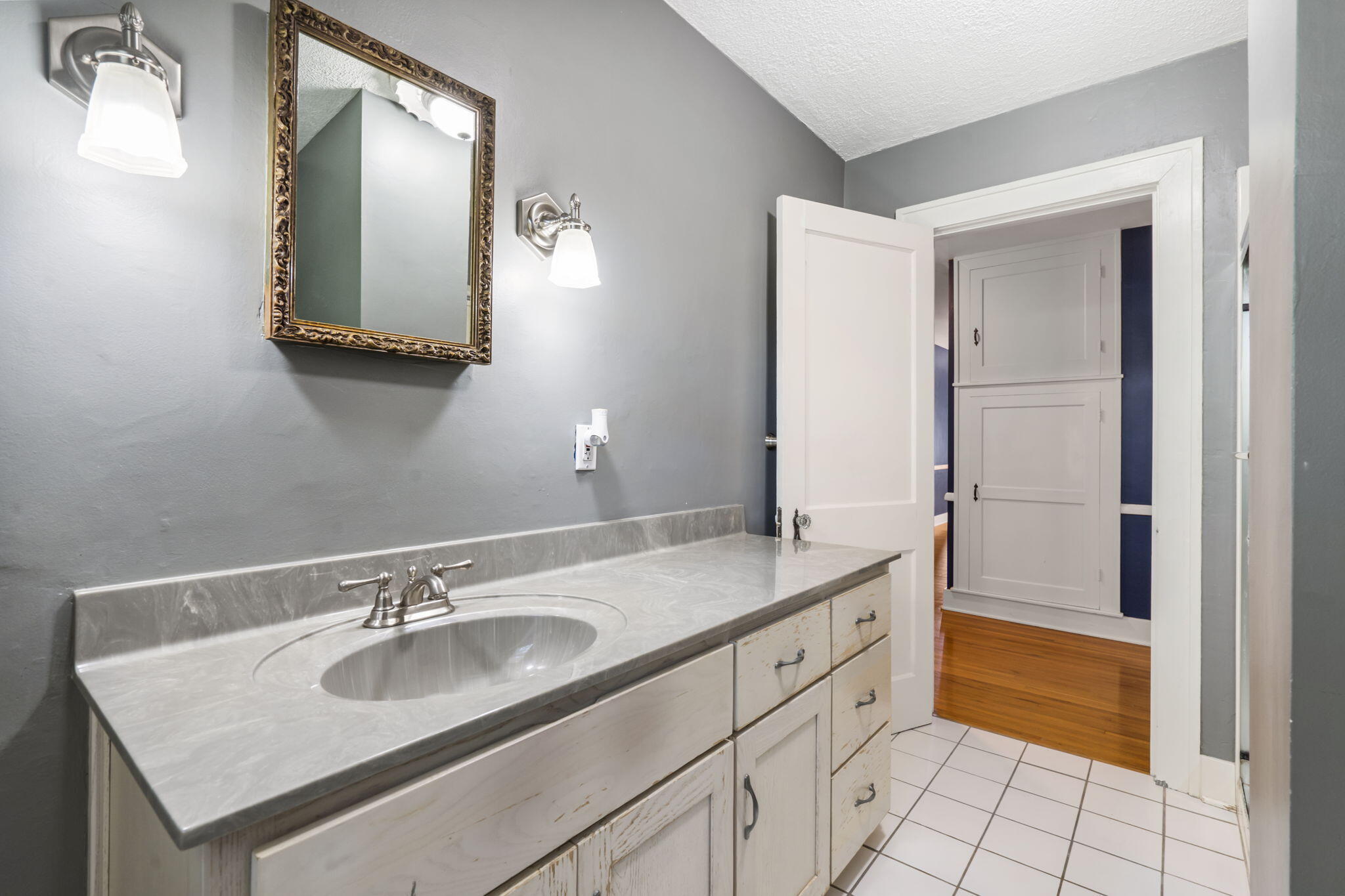 519 East South Street Property Photo 37