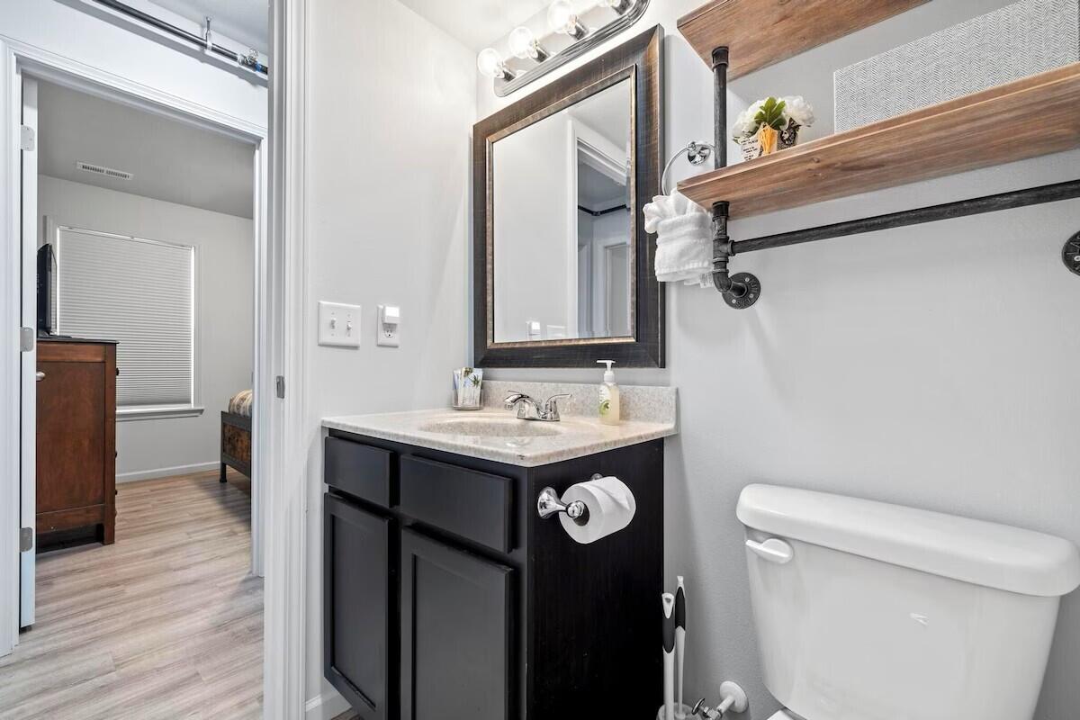 310 West College Street Property Photo 17