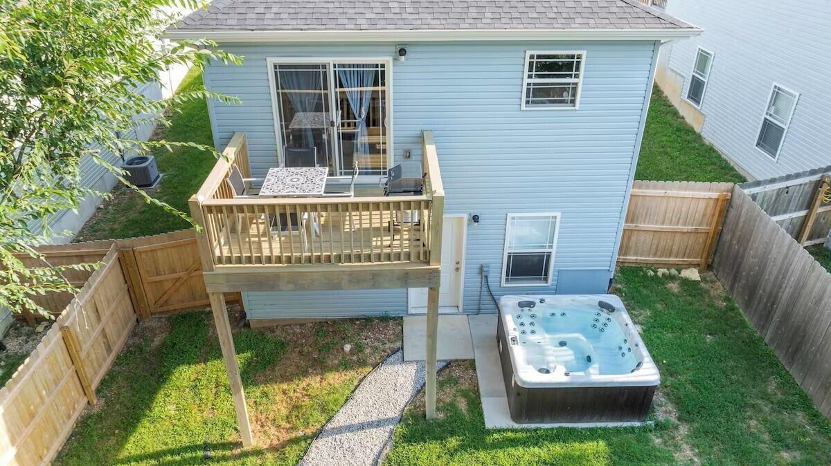 310 West College Street Property Photo 23