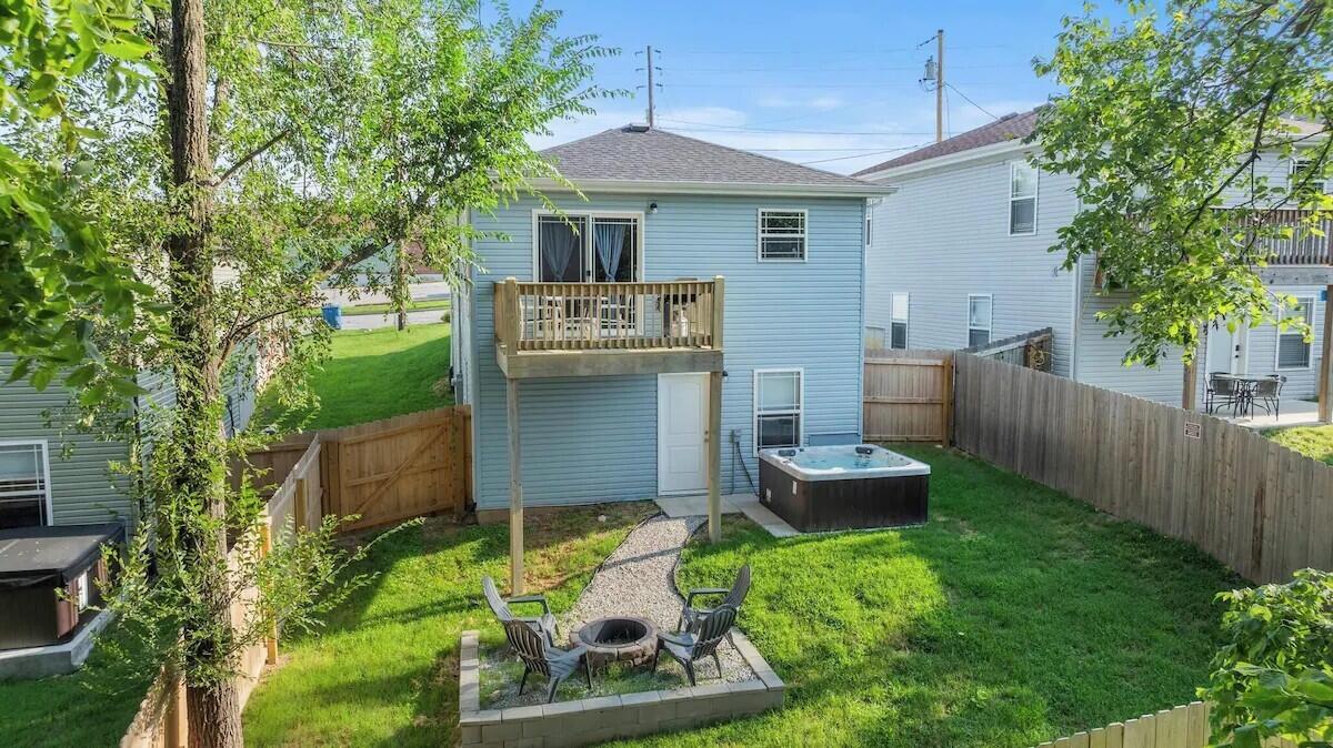 310 West College Street Property Photo 25