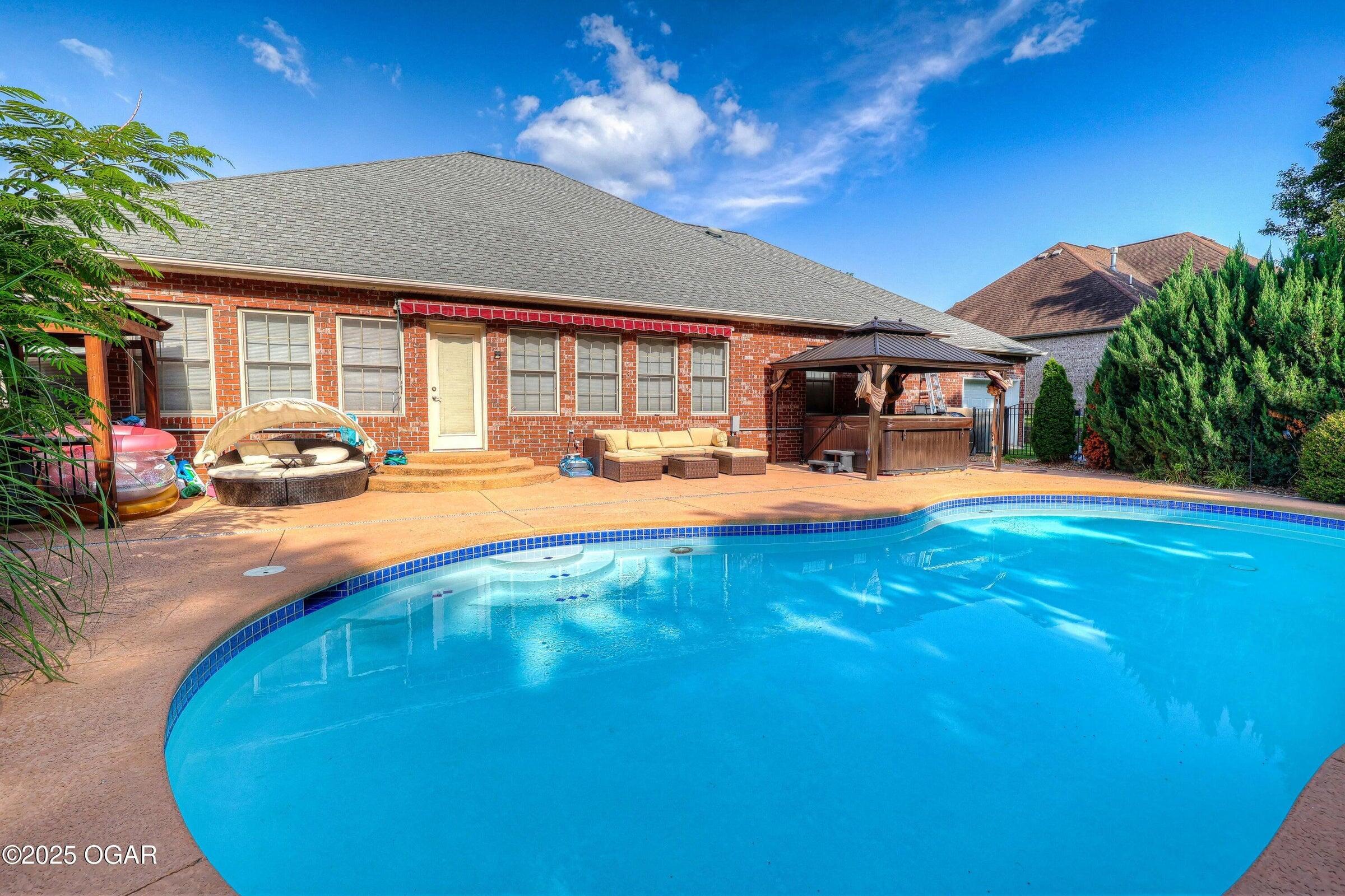 318 Fox Fire Court Property Photo 4