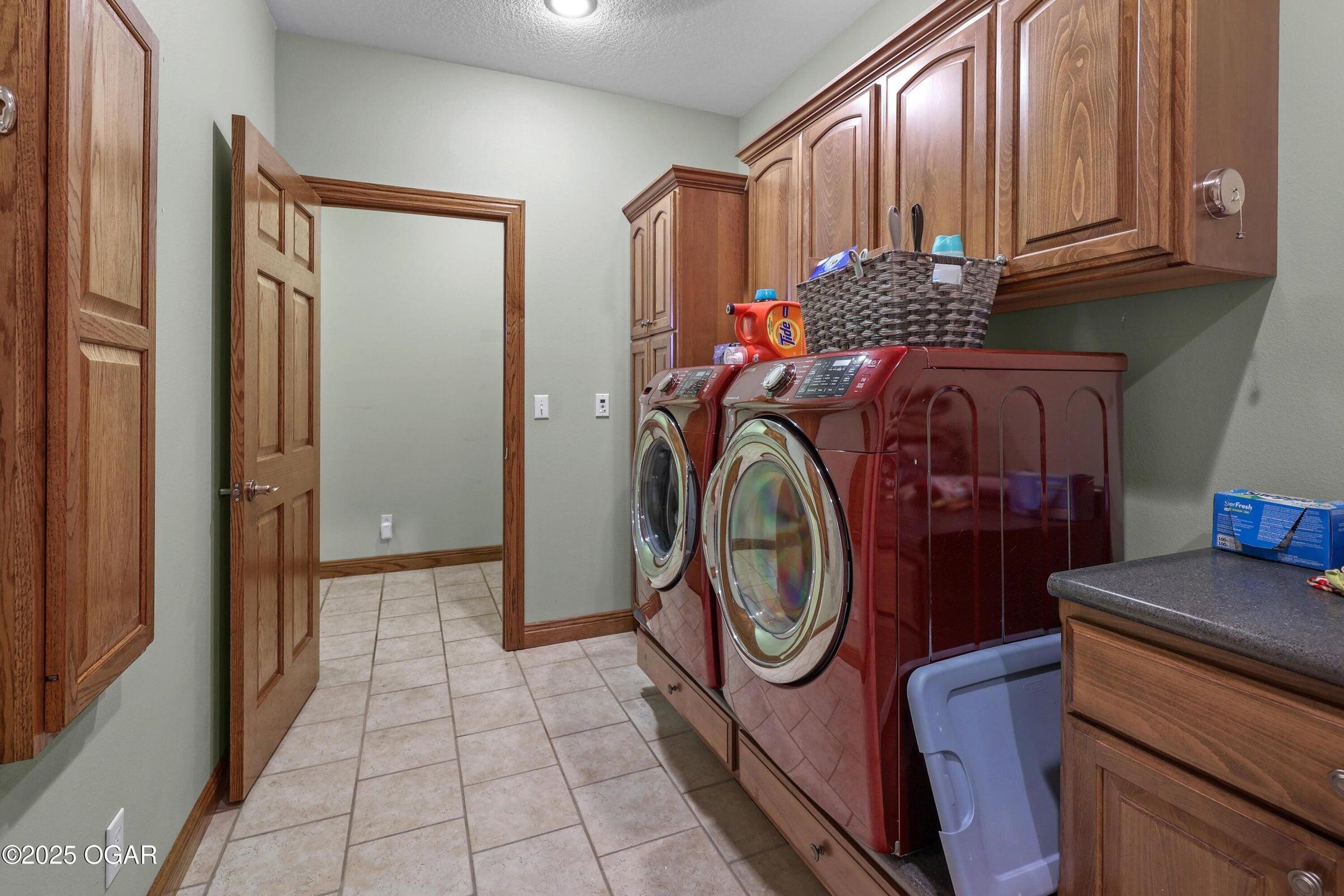 318 Fox Fire Court Property Photo 22