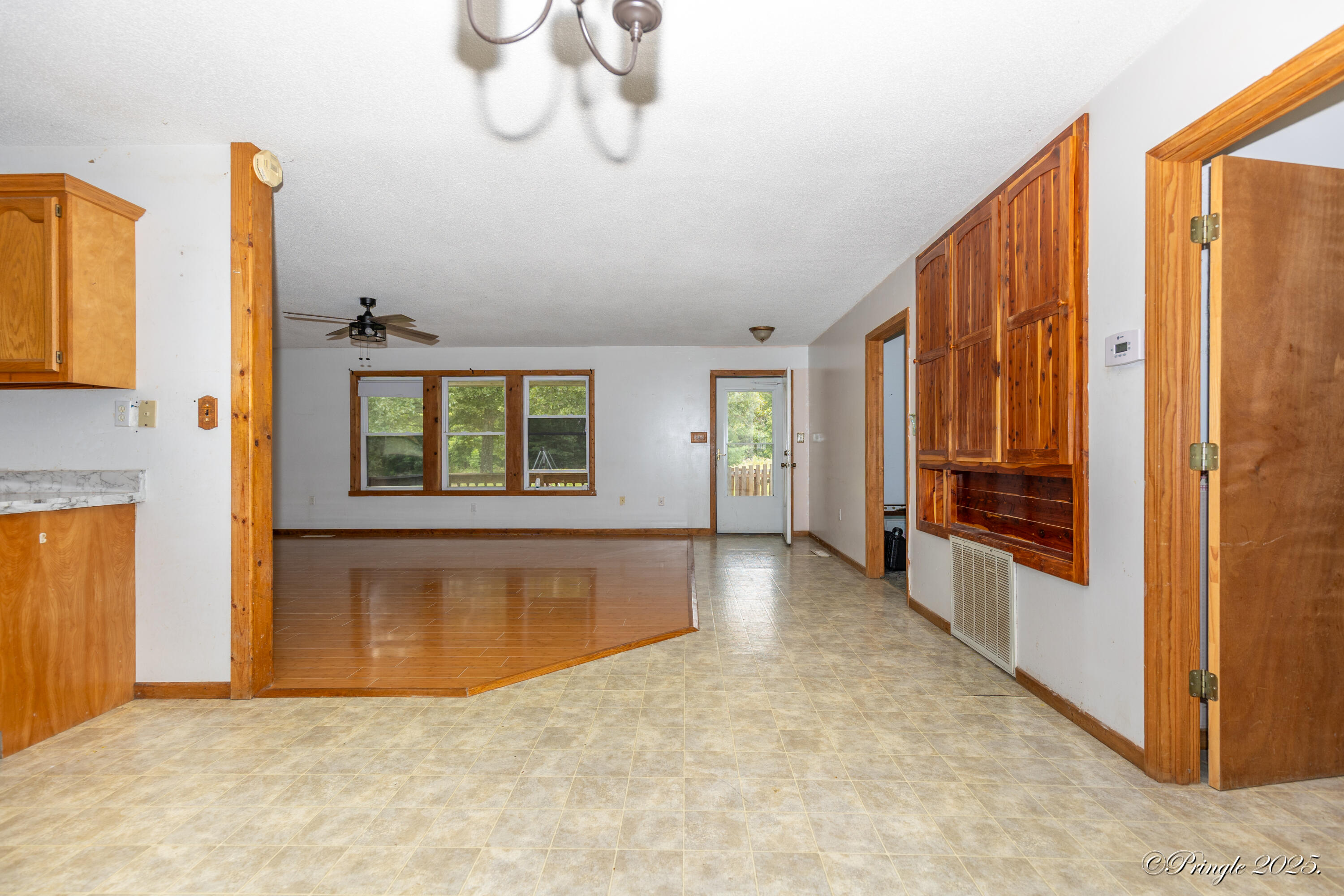 5748 County Road 3850 Property Photo 4