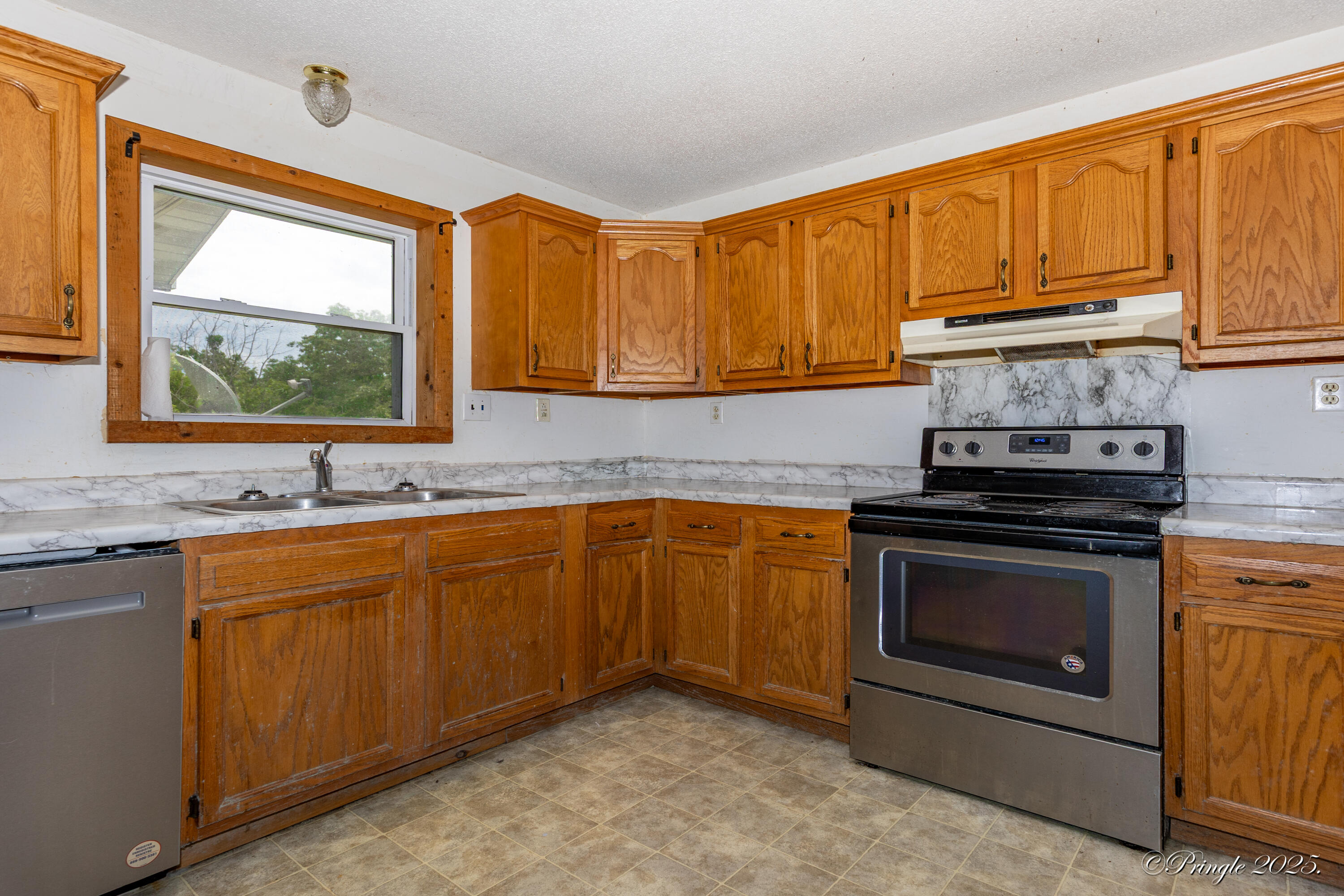 5748 County Road 3850 Property Photo 6